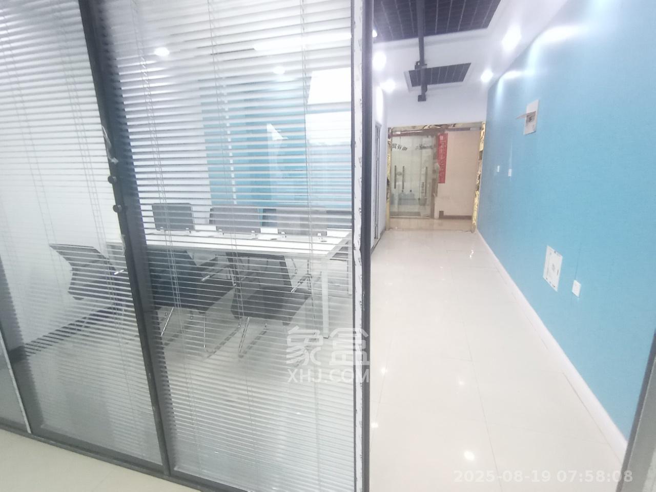 奥克斯广场 1室1厅1卫 2000.0元/月 奥克斯广场 1室1厅1卫 2000.0元/月室内图