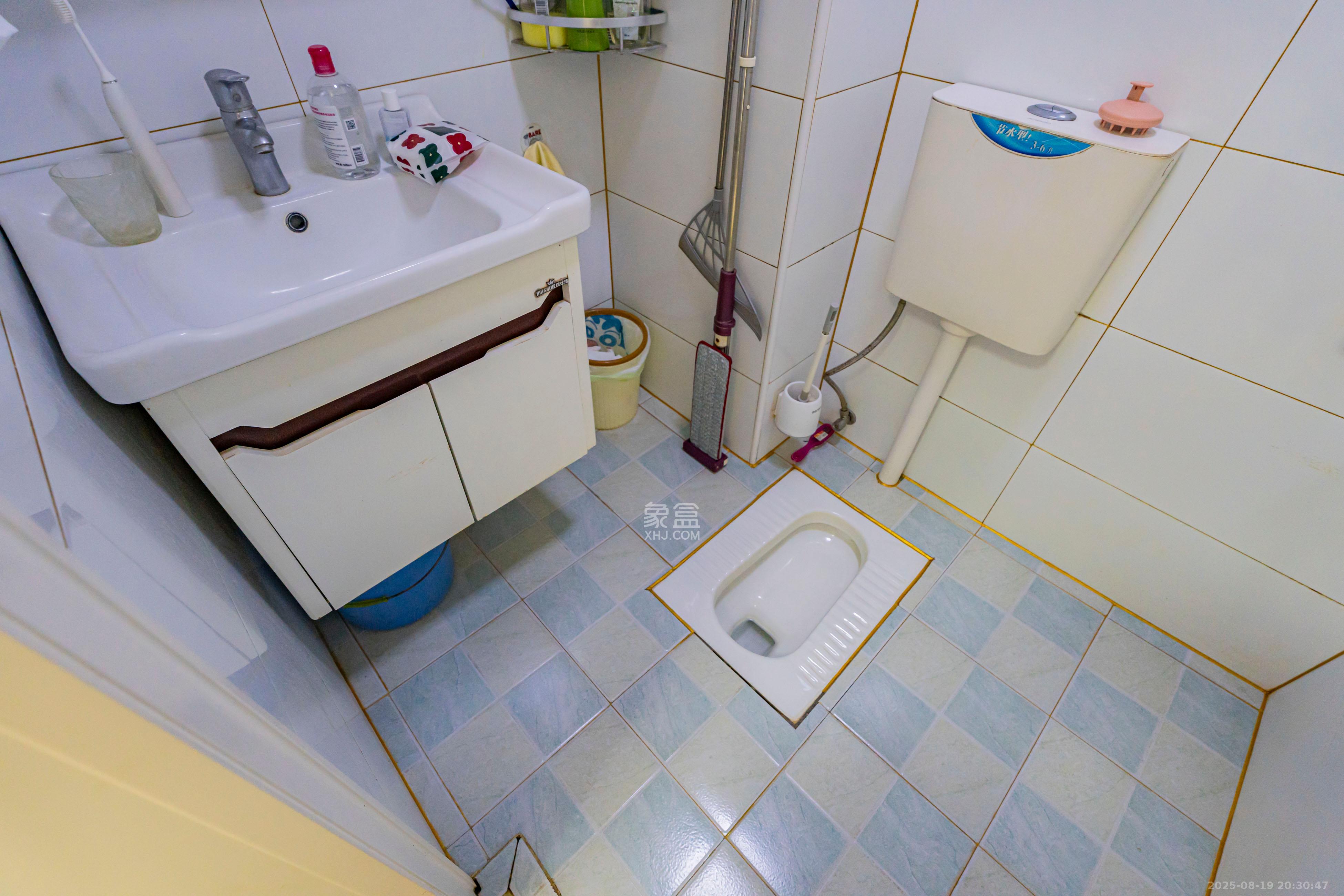 豪菲斯国际公寓(缤纷一季)  1室1厅1卫    28.0万 豪菲斯国际公寓(缤纷一季)  1室1厅1卫    28.0万卫生间