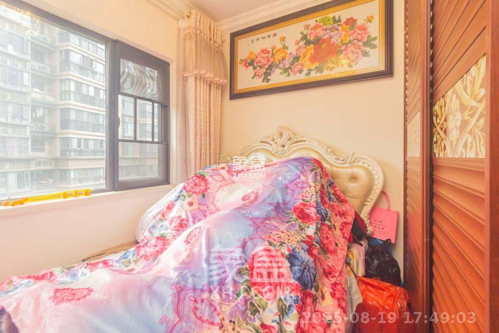 恒大江湾 3室2厅2卫 2600.0元/月 恒大江湾 3室2厅2卫 2600.0元/月室内图