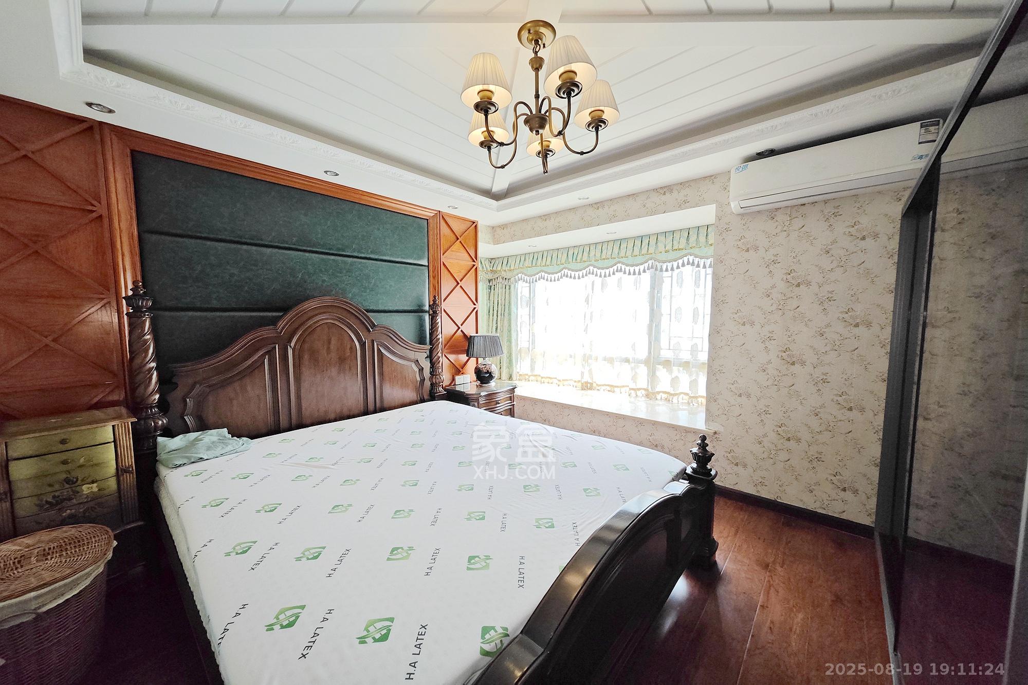 新城新世界一二三期  4室2厅2卫    218.0万卧室