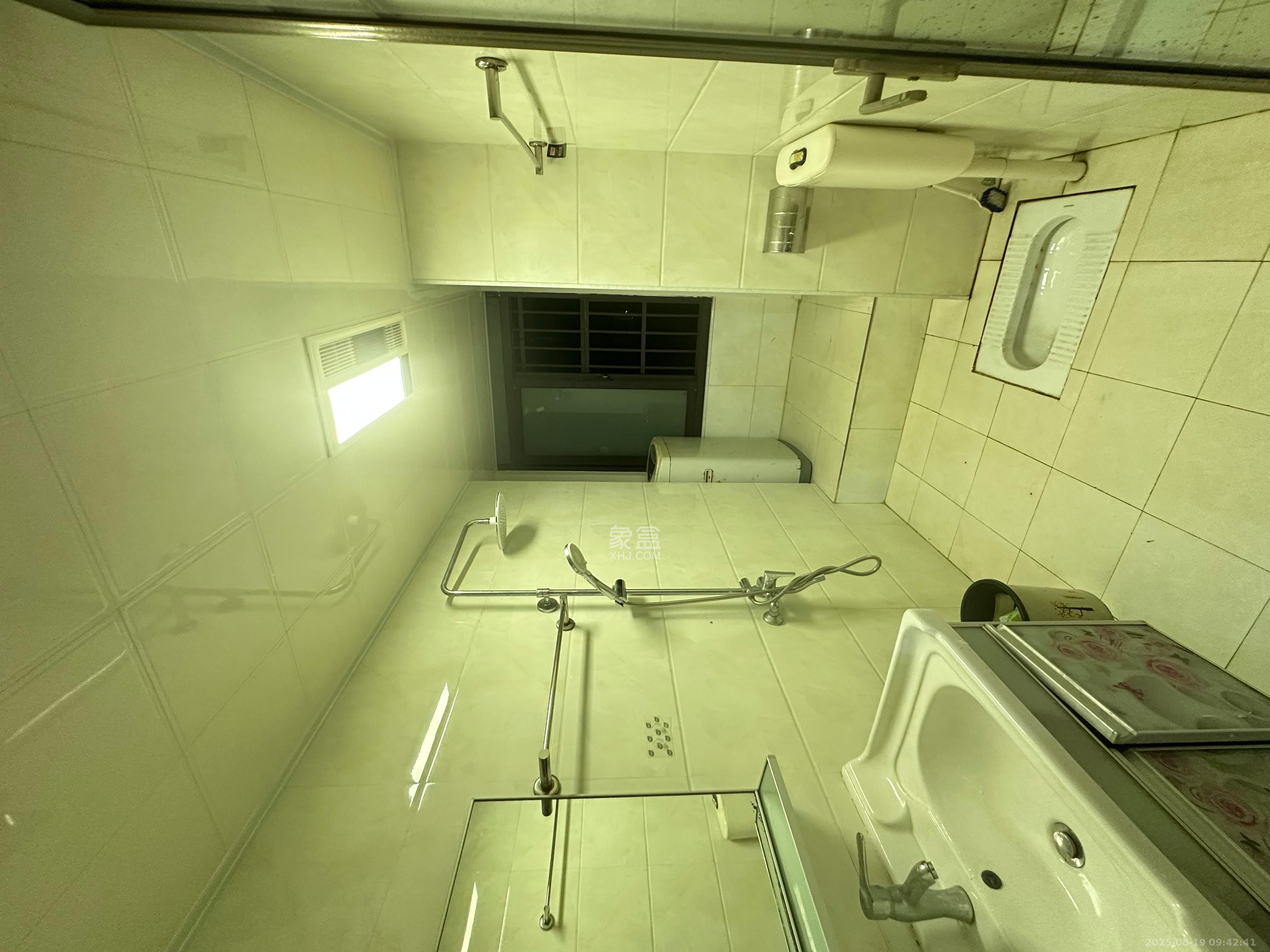 国泰九龙湾  2室2厅1卫    1900.0元/月 国泰九龙湾  2室2厅1卫    1900.0元/月室内图