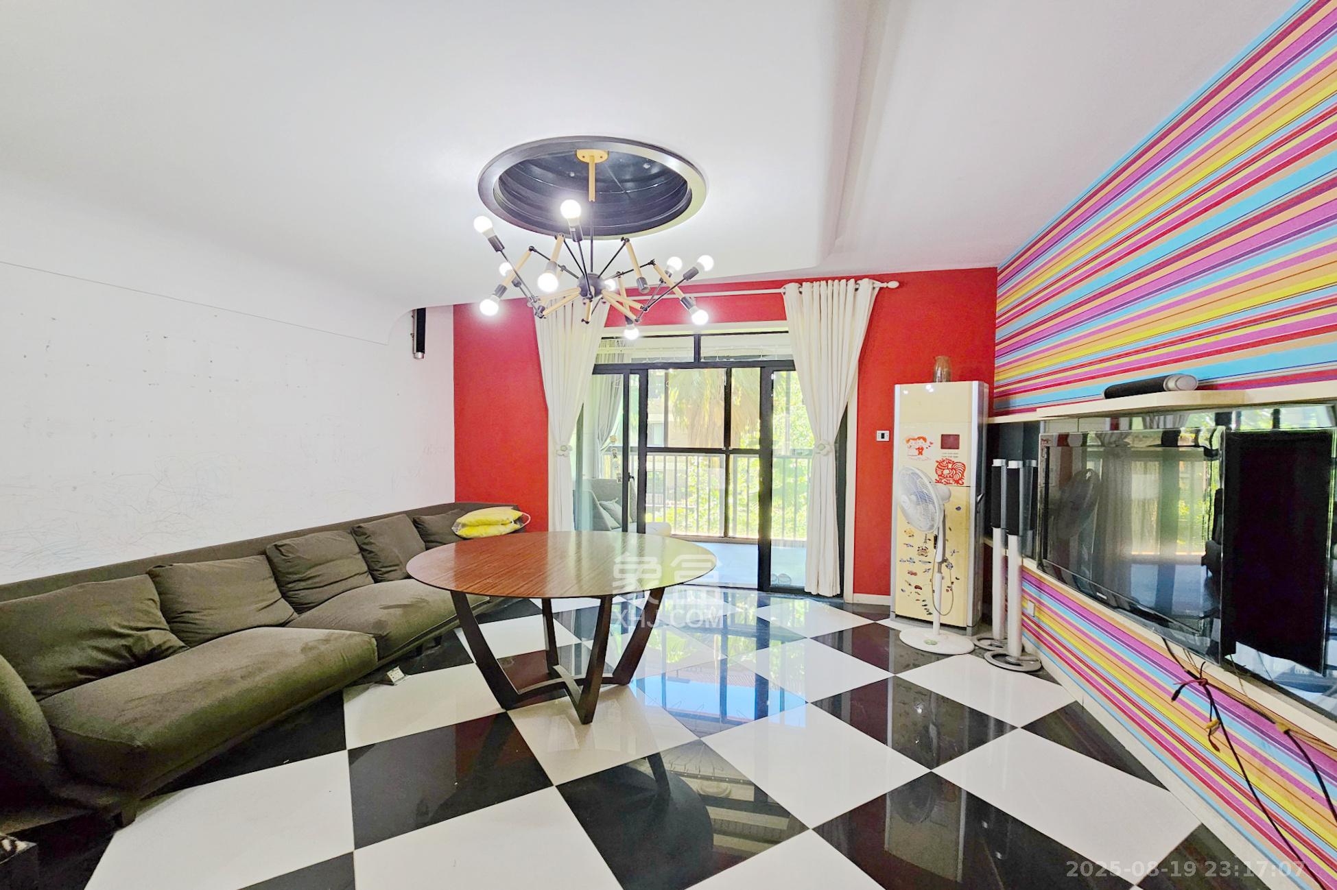 三江花中城  3室2厅2卫    105.0万 三江花中城  3室2厅2卫    105.0万客厅