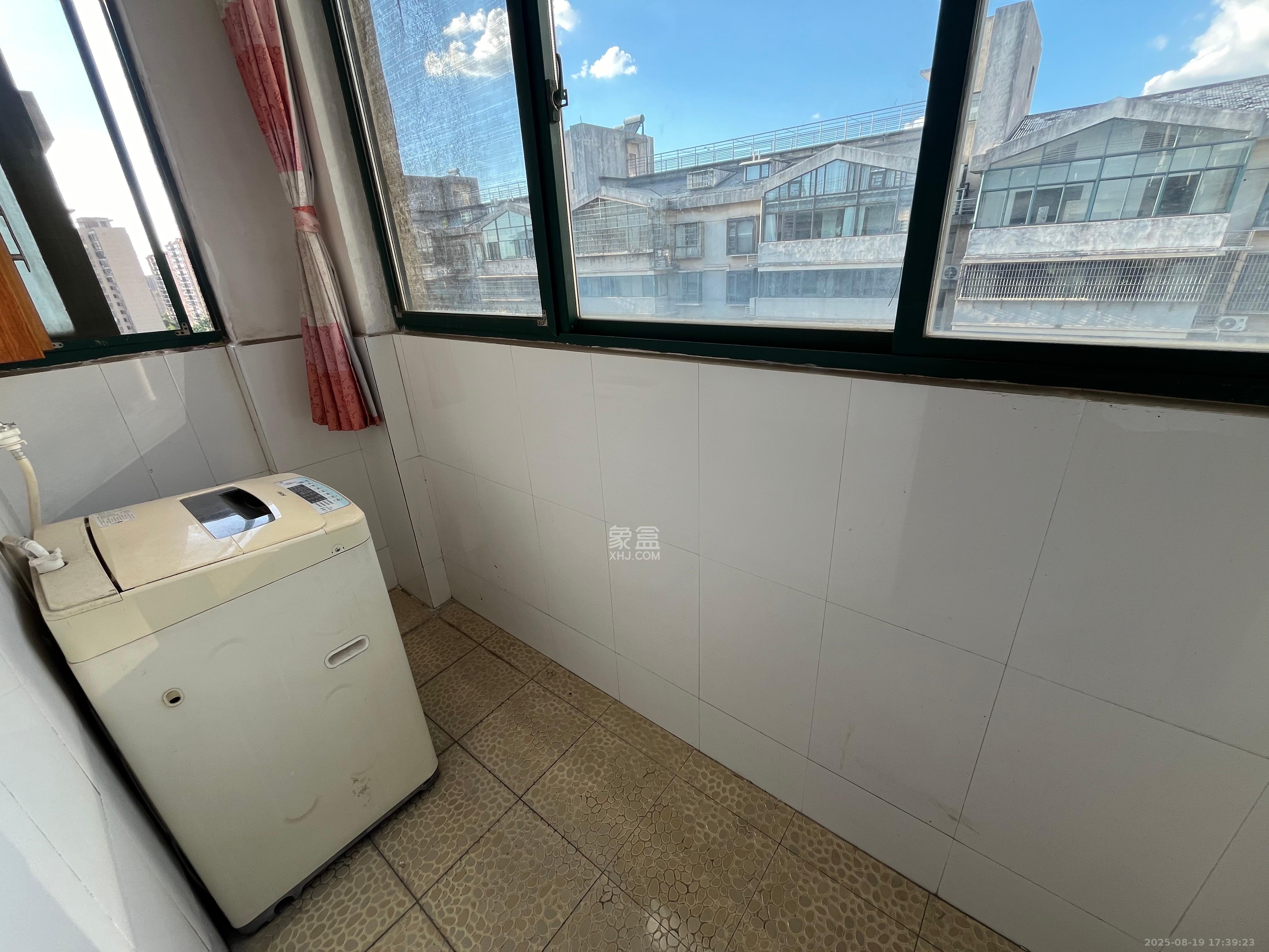 兴泰公寓  4室2厅1卫    2400.0元/月 兴泰公寓  4室2厅1卫    2400.0元/月室内图