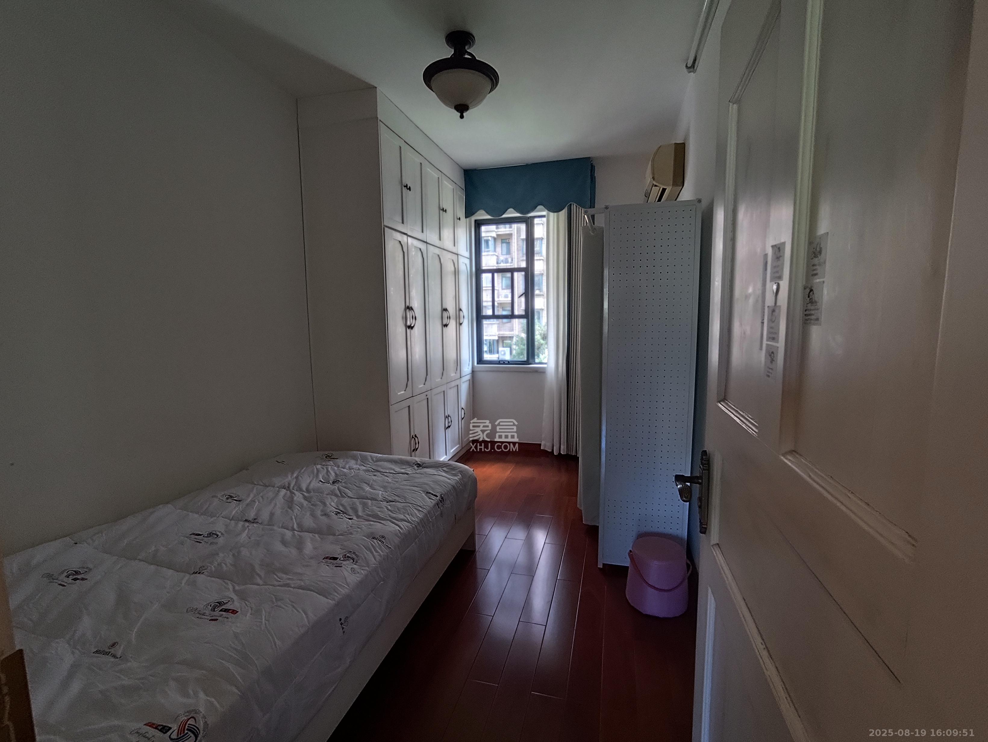 八方小区D区 4室2厅2卫 4800.0元/月 八方小区D区 4室2厅2卫 4800.0元/月室内图