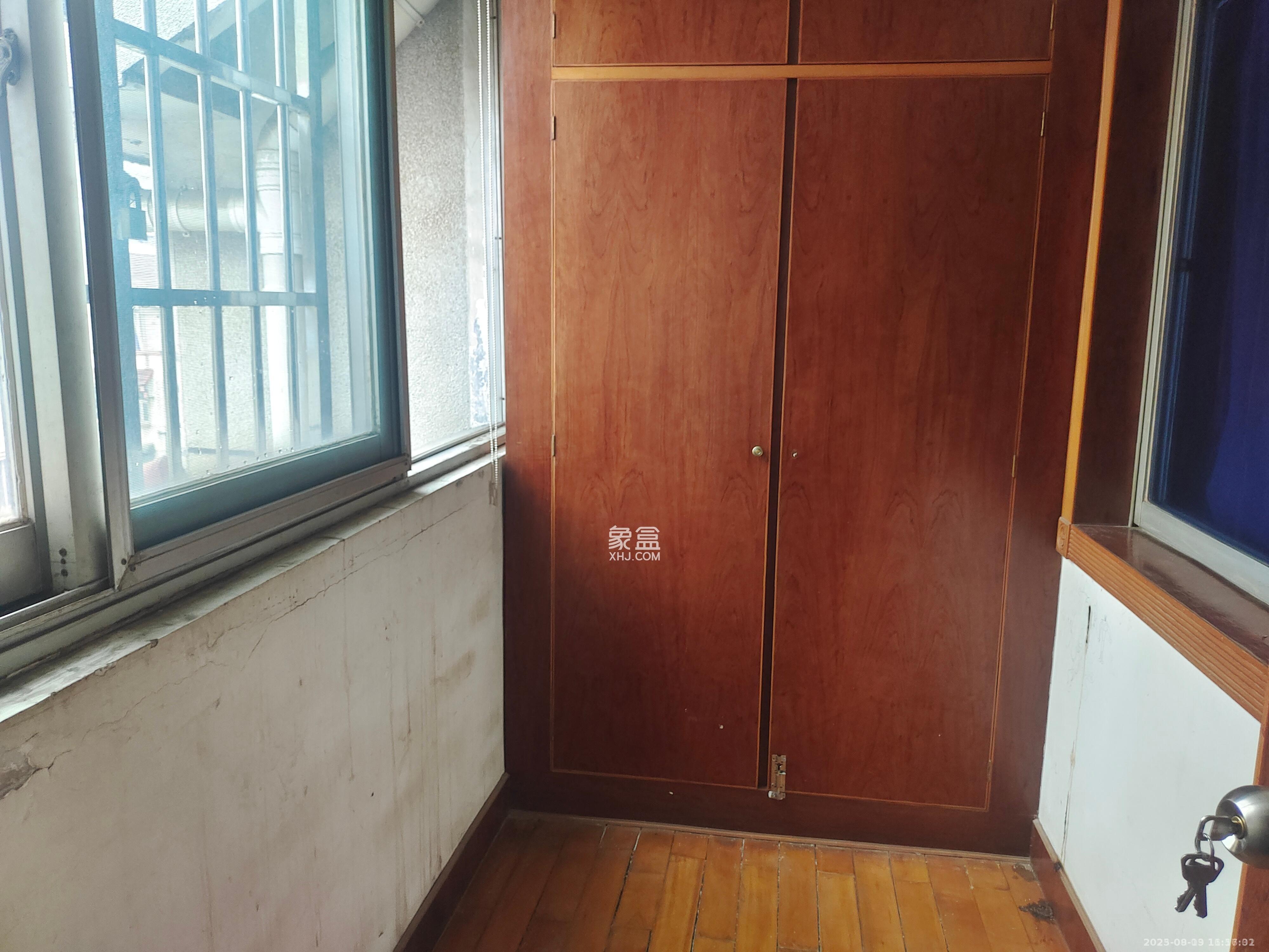 德政园  3室2厅2卫    1800.0元/月室内图