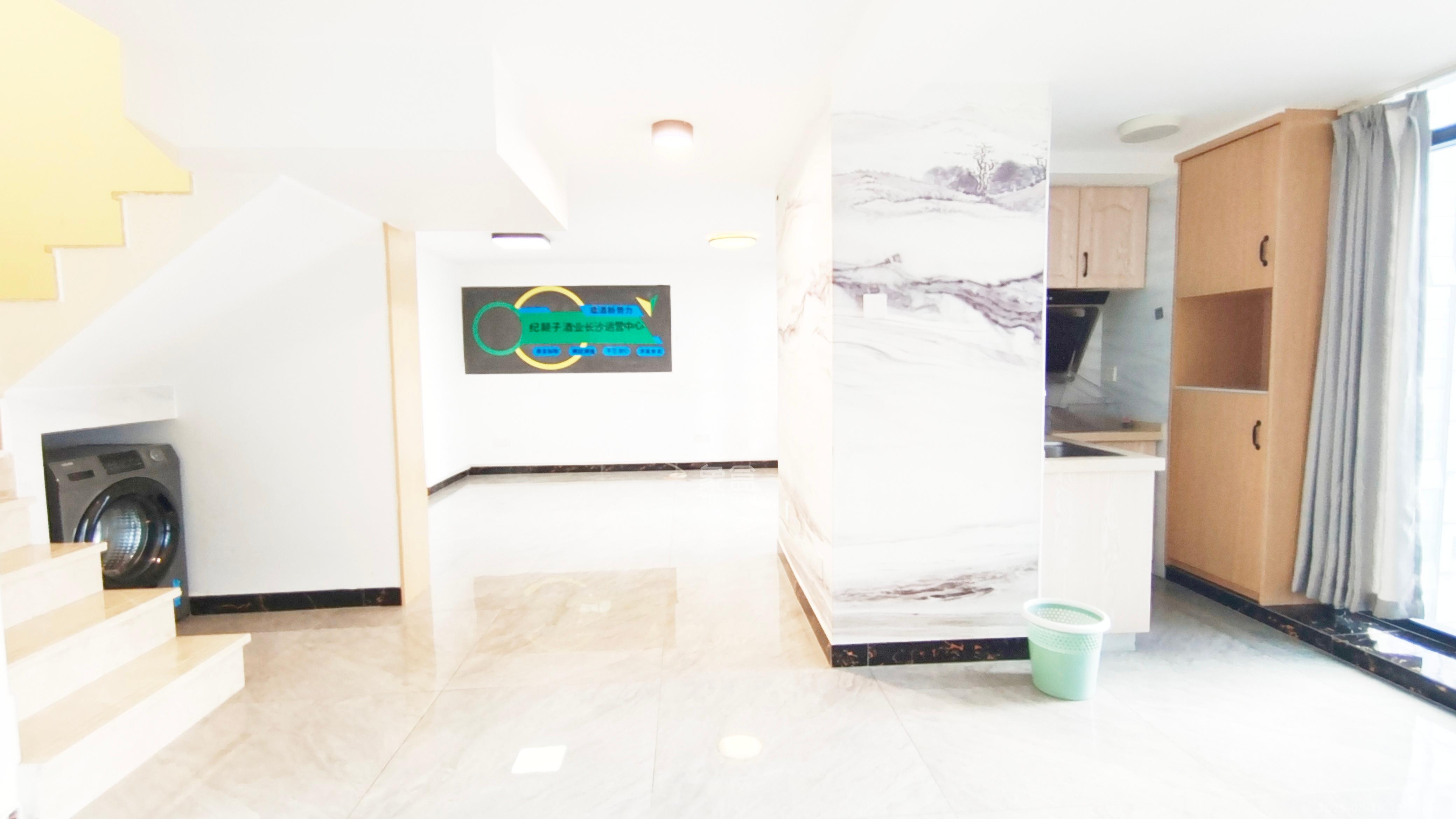 东盈商业广场(华泉城市广场)  2室1厅1卫    3000.0元/月 东盈商业广场(华泉城市广场)  2室1厅1卫    3000.0元/月