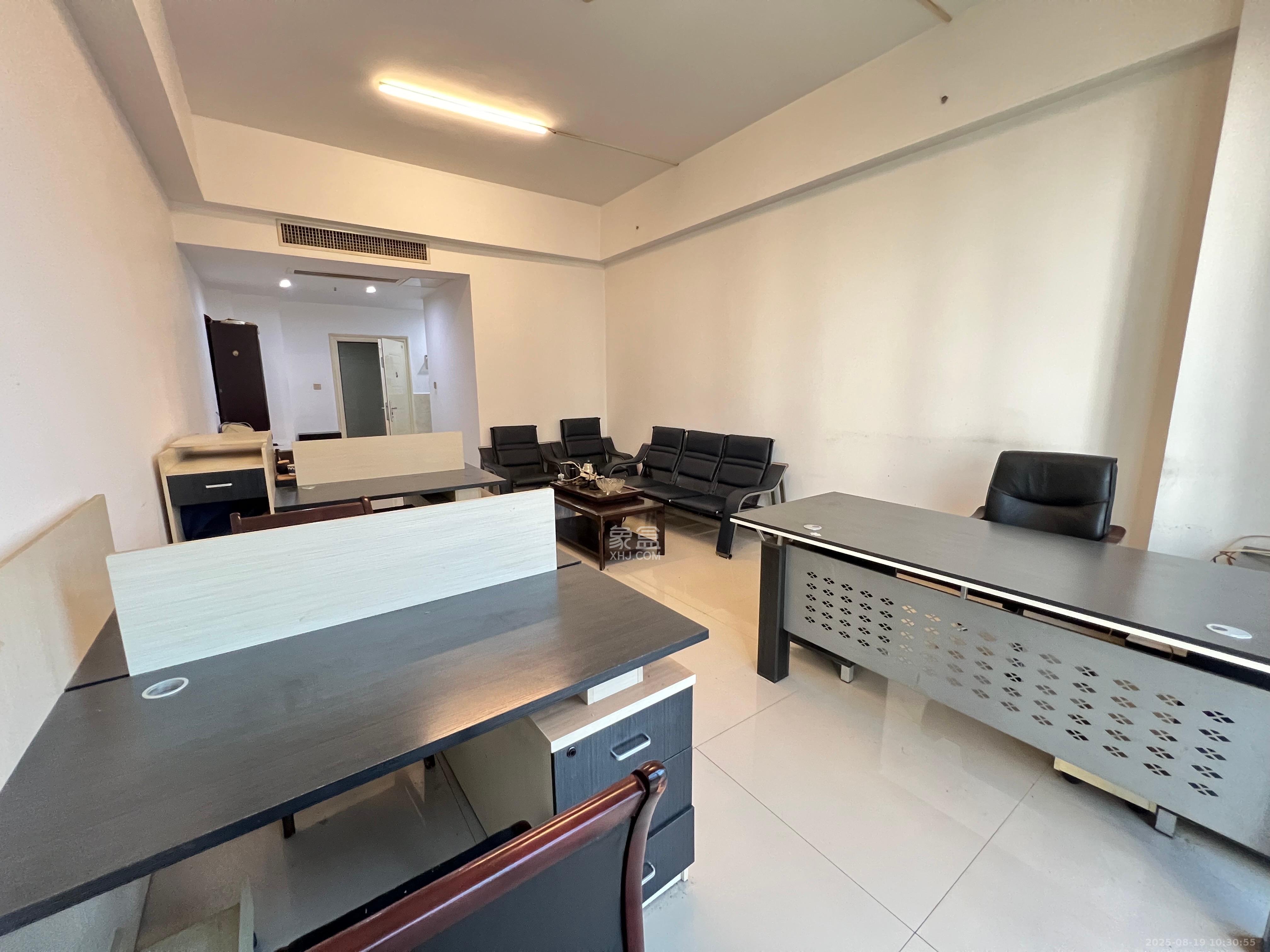 御溪国际  1室1厅1卫    1700.0元/月 御溪国际  1室1厅1卫    1700.0元/月室内图