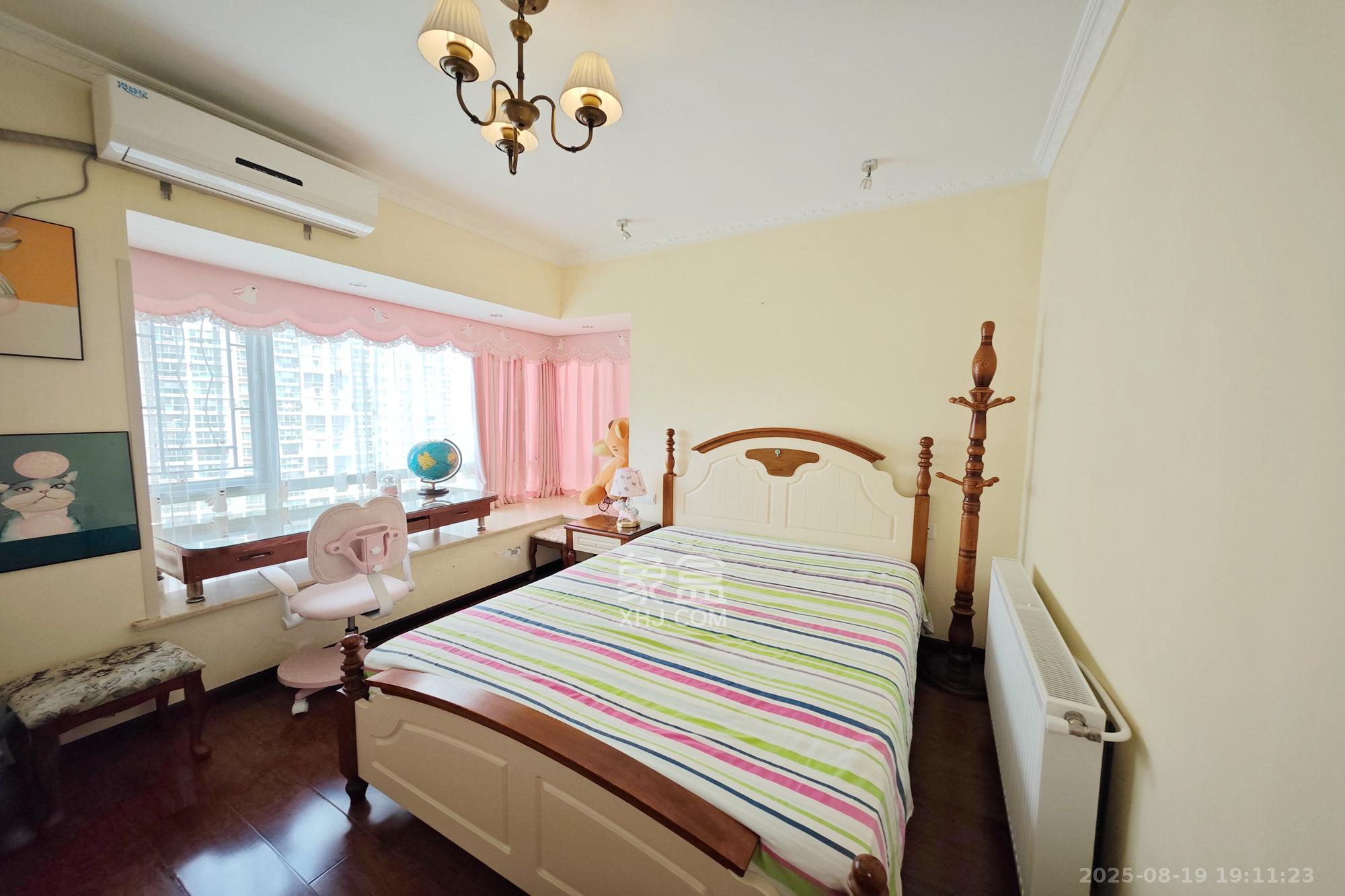 新城新世界一二三期  4室2厅2卫    218.0万卧室