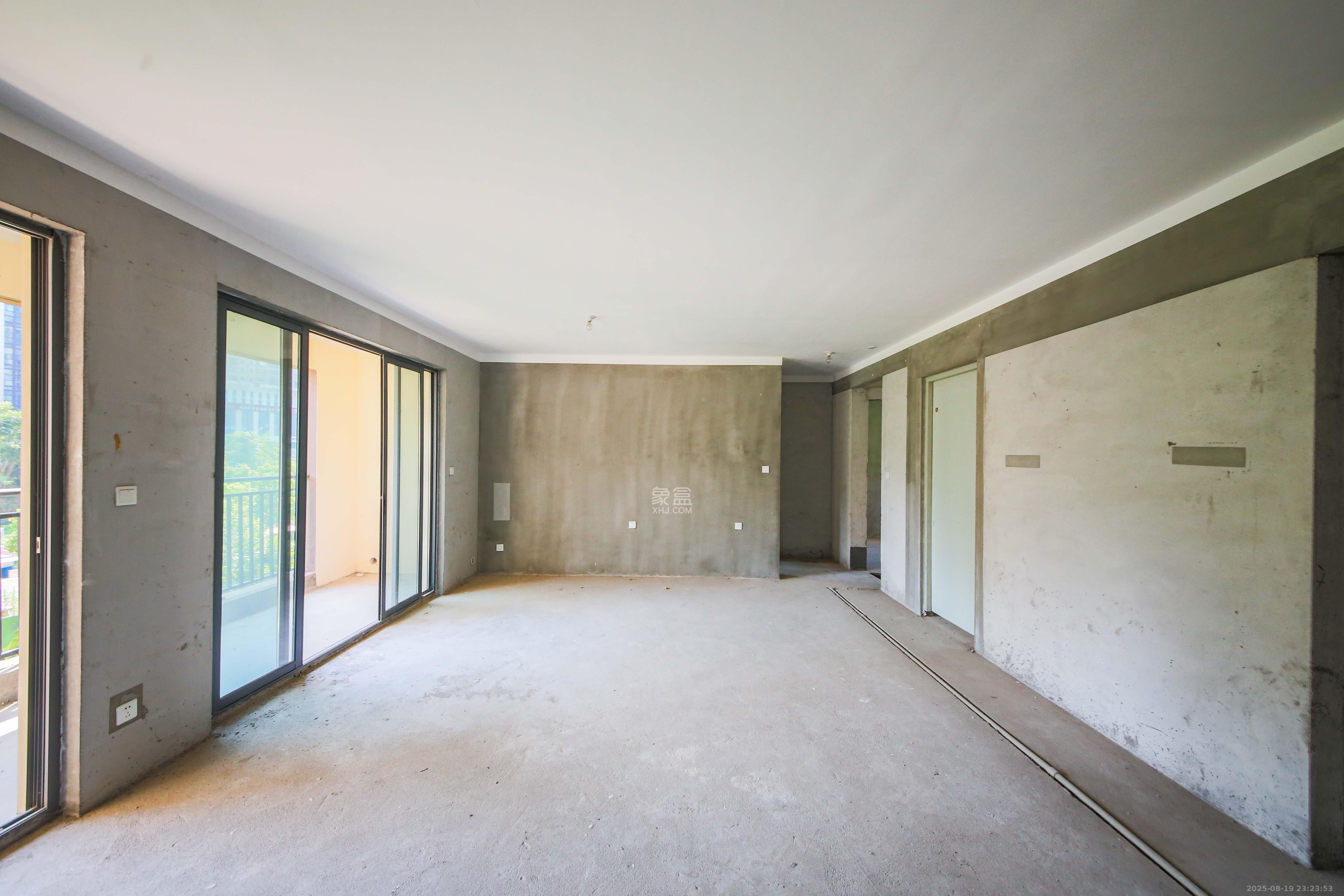 中建钰和城  4室2厅2卫   175.80万