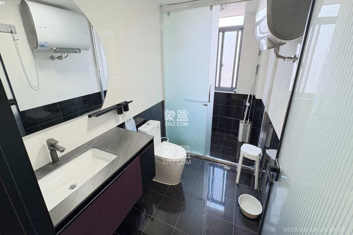 颐美园 4室2厅2卫 130.0万 颐美园 4室2厅2卫 130.0万卫生间