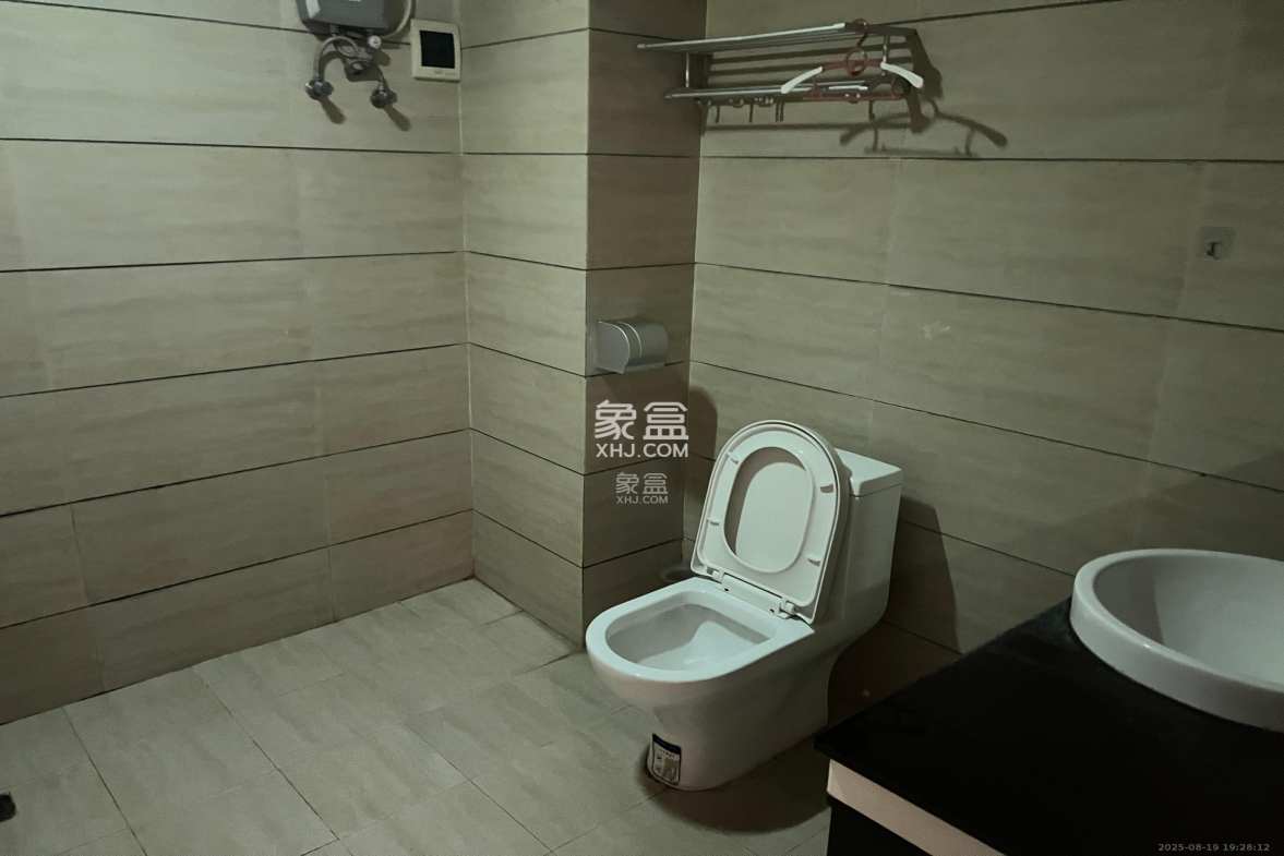 盛湘家园  3室2厅2卫    2200.0元/月 盛湘家园  3室2厅2卫    2200.0元/月室内图