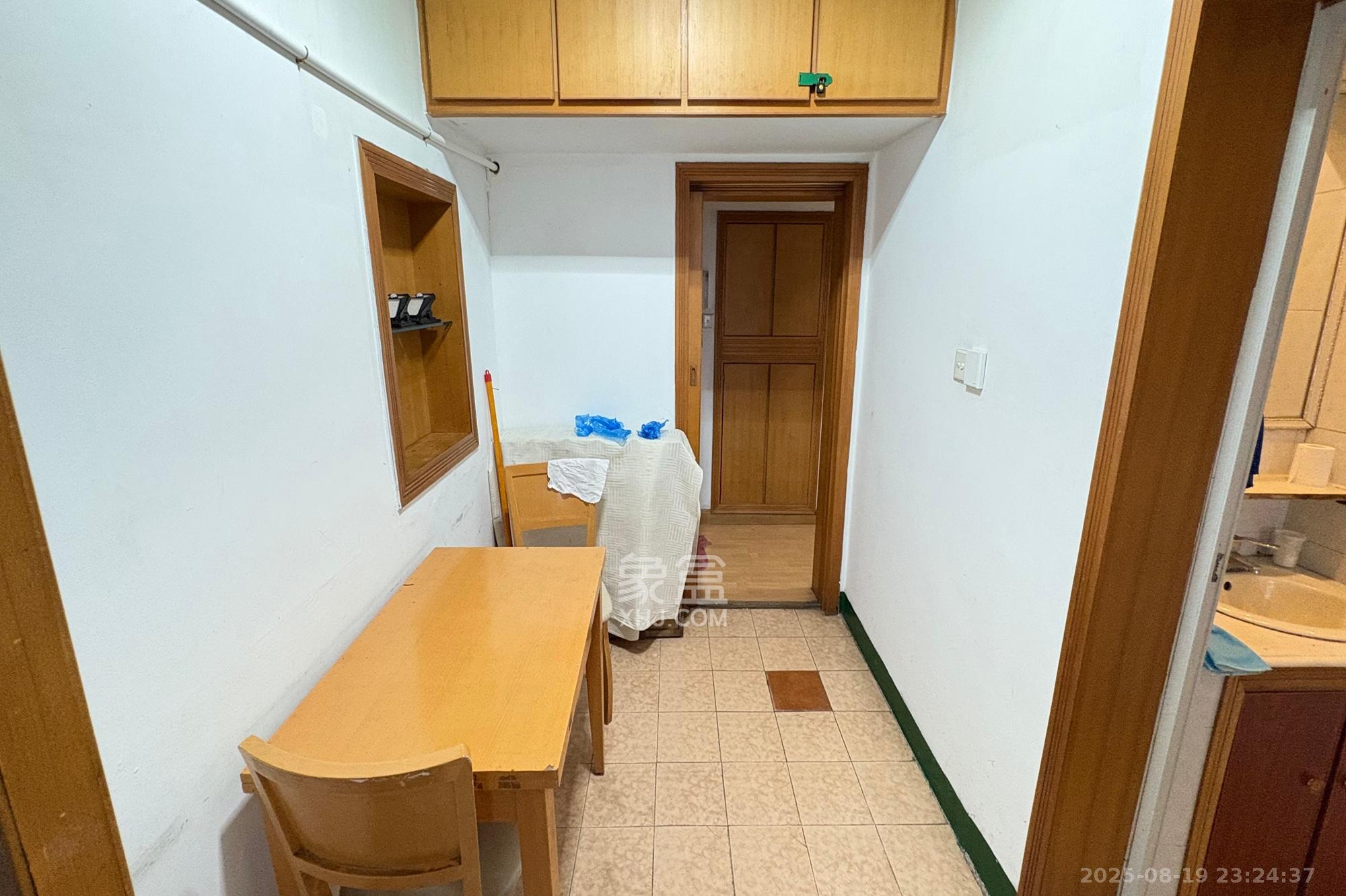燕山街社区  2室1厅1卫   38.00万厨房