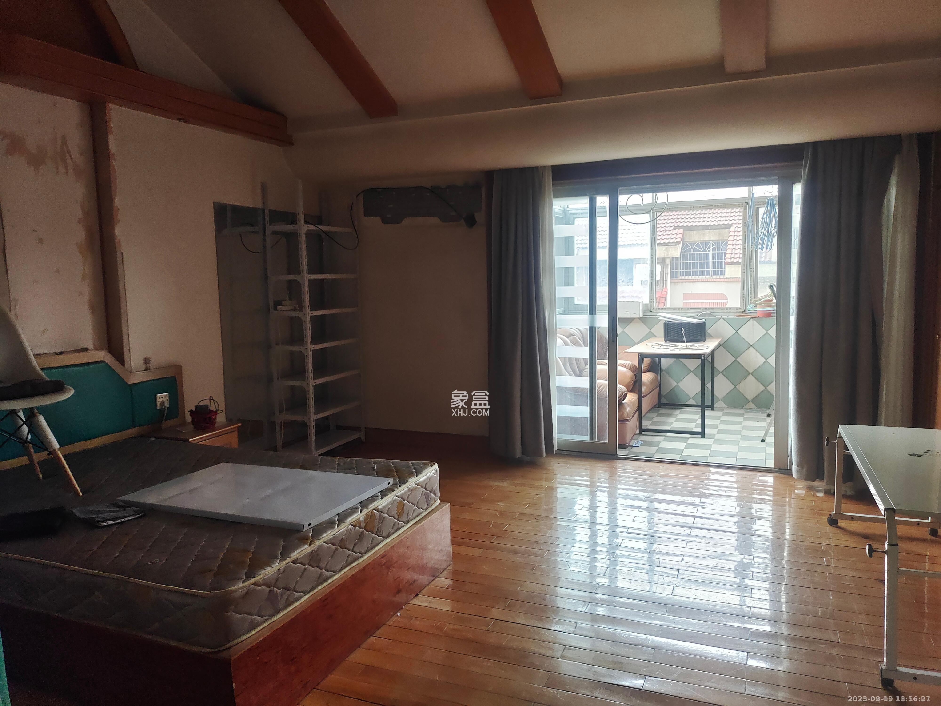 德政园  3室2厅2卫    1800.0元/月室内图