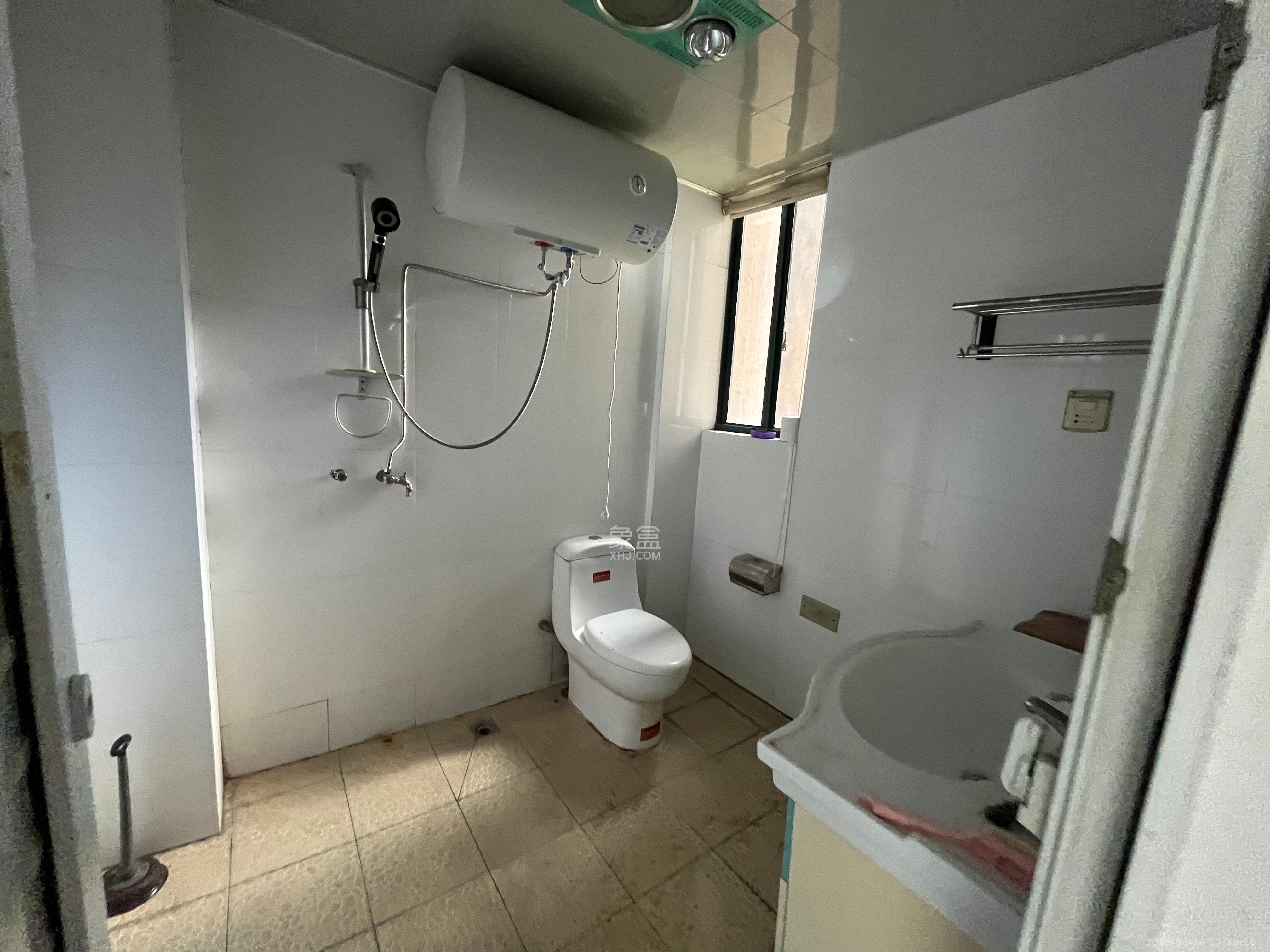 兴泰公寓  4室2厅1卫    2400.0元/月 兴泰公寓  4室2厅1卫    2400.0元/月室内图