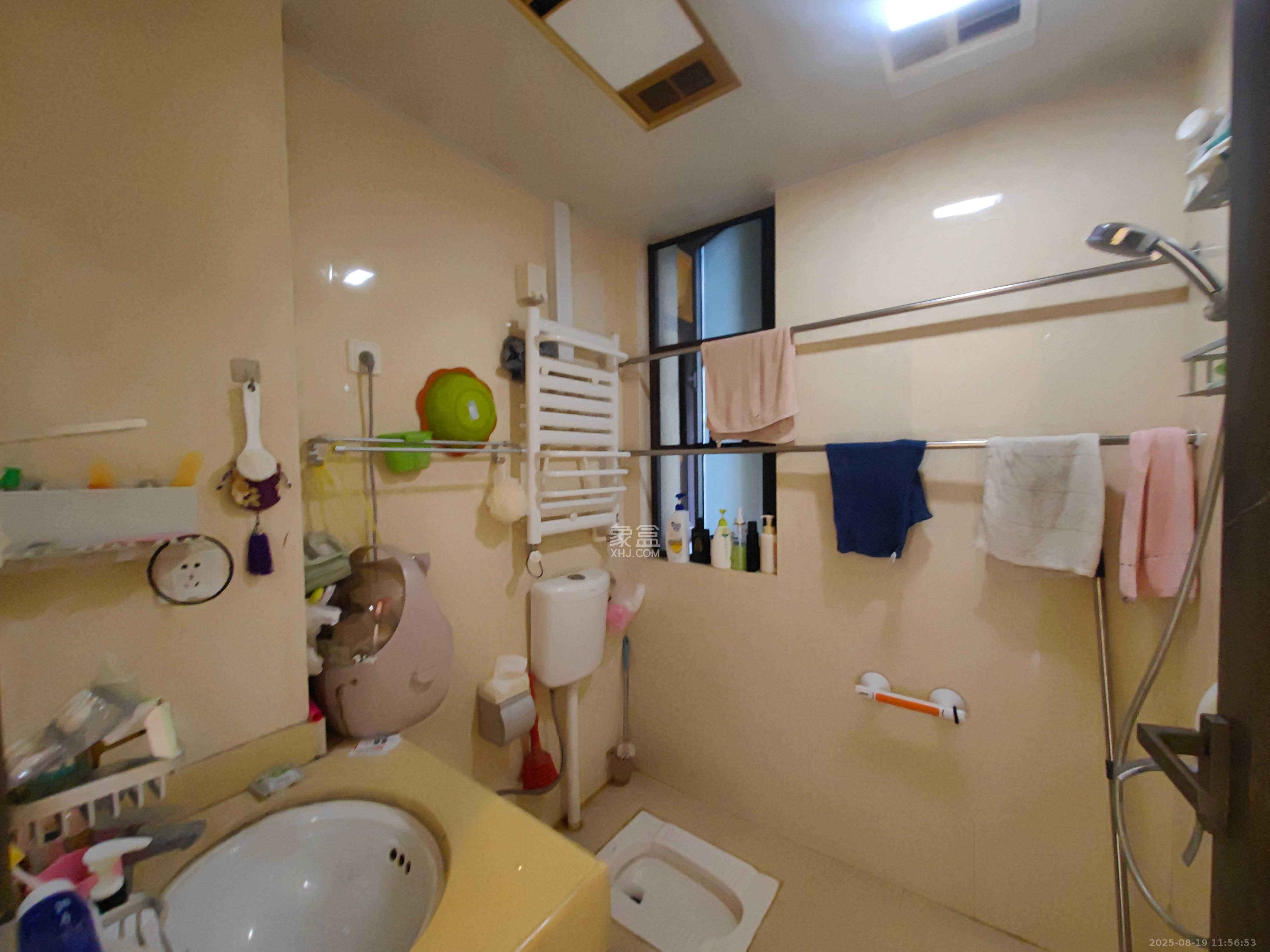 金茂梅溪湖  3室2厅2卫   3500.00元/月室内图