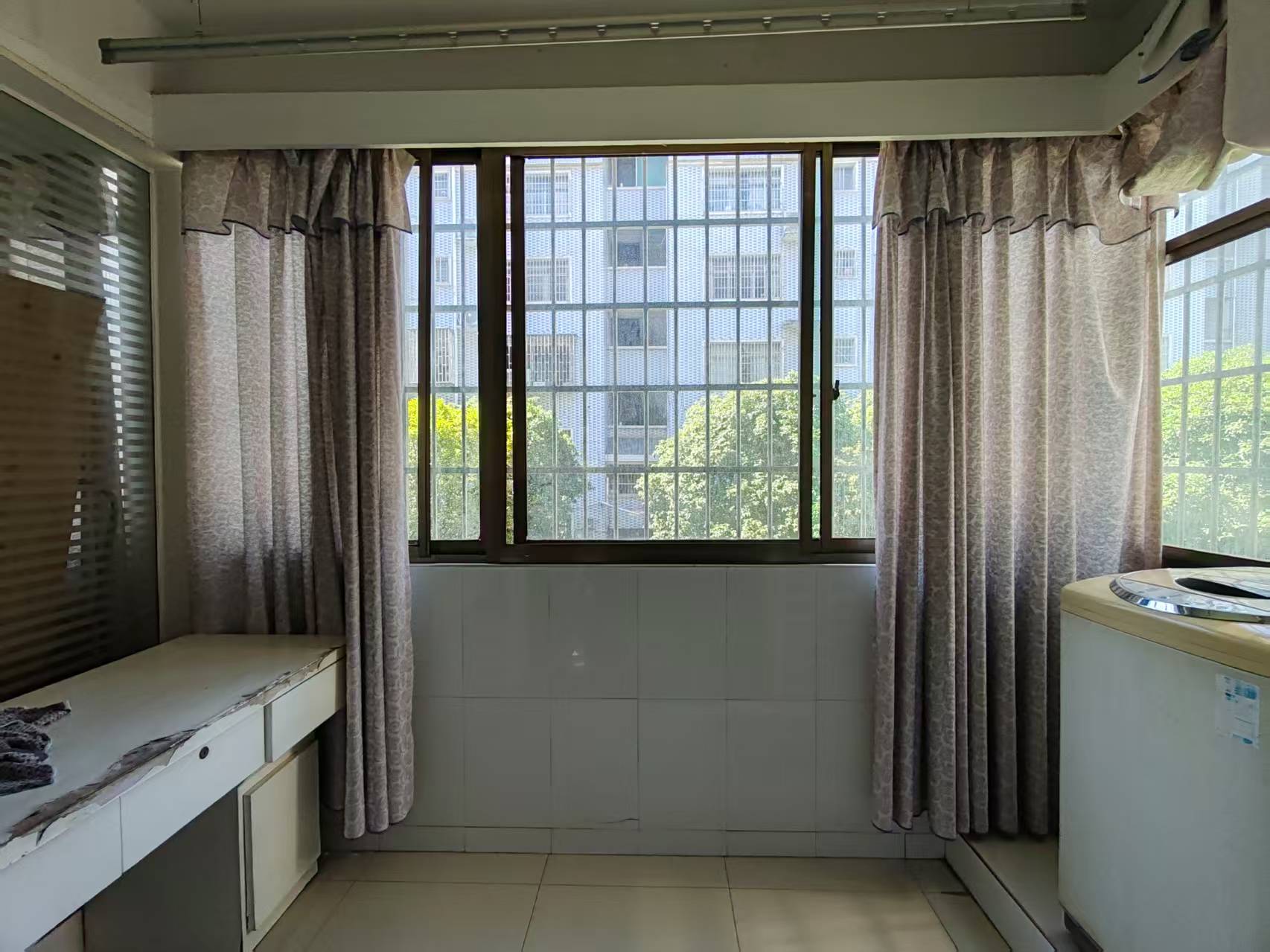 蒸水花苑  3室2厅1卫   1800.00元/月室内图
