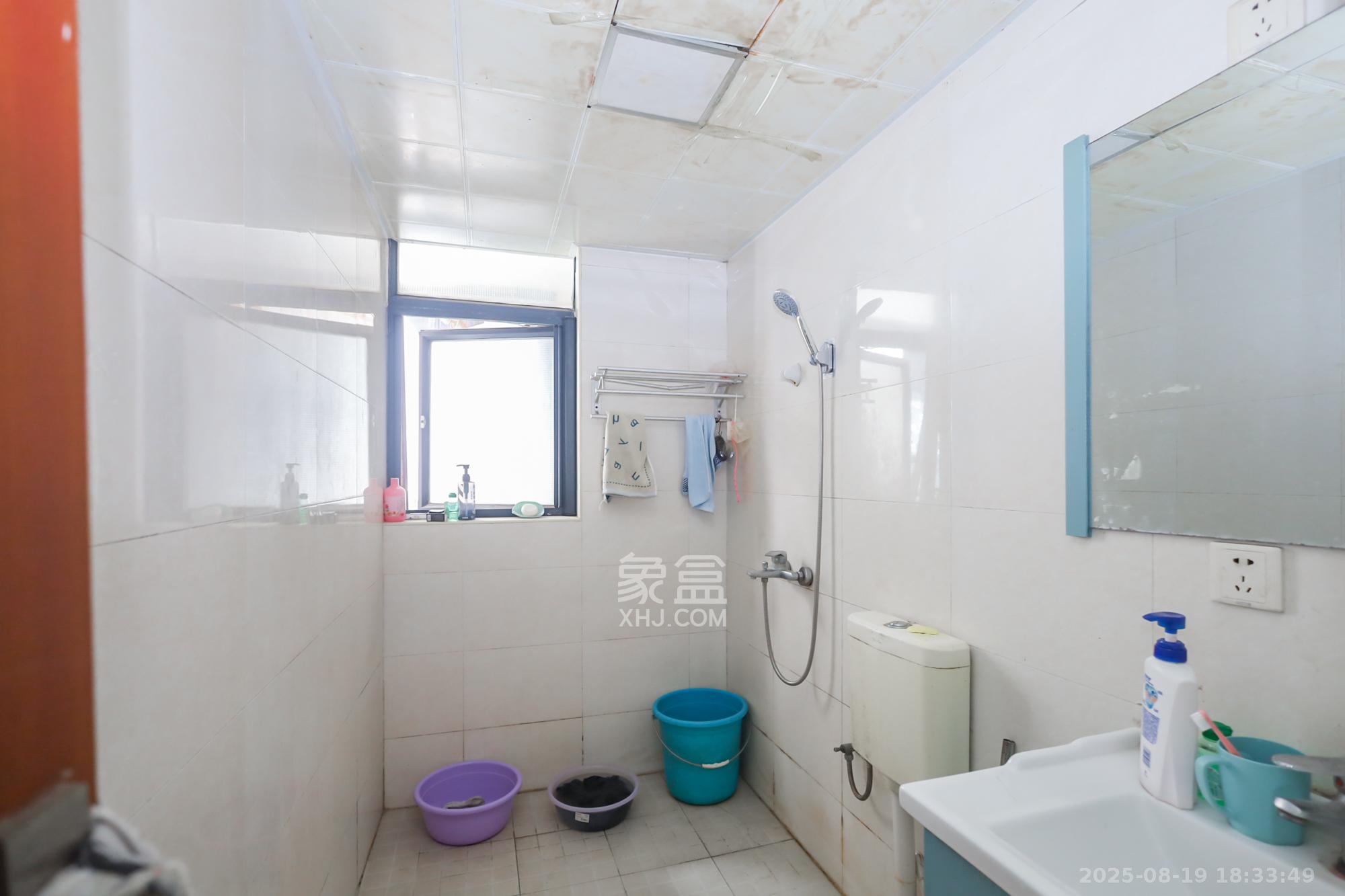 美林银谷  3室2厅1卫    105.0万卫生间