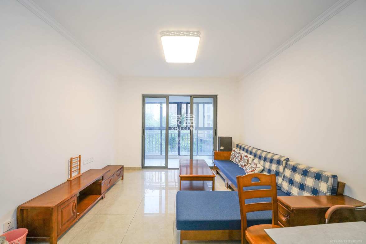 和美星城  2室2厅1卫    68.0万 和美星城  2室2厅1卫    68.0万客厅