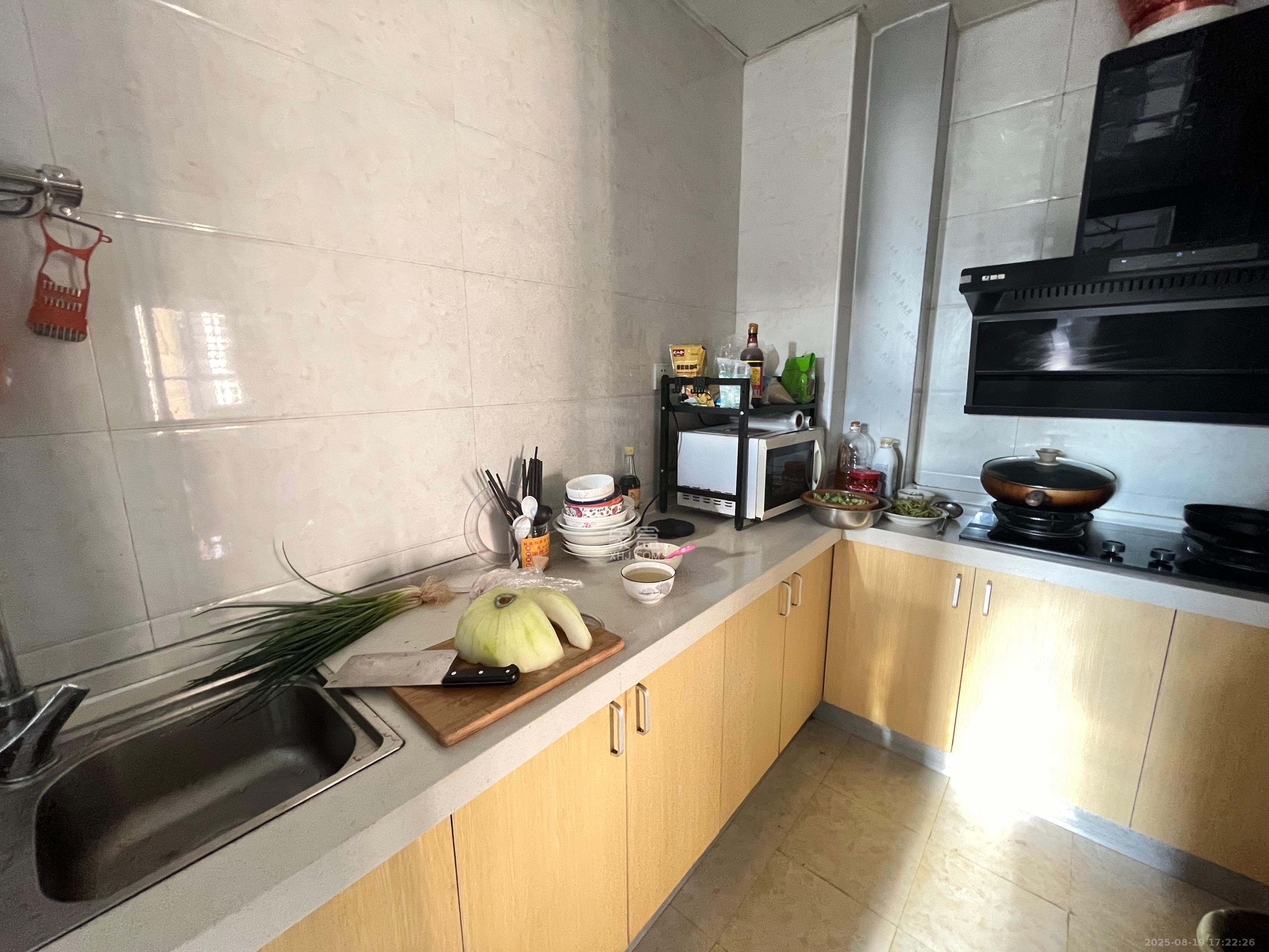 和泓梅溪四季 4室2厅1卫 2200.0元/月 和泓梅溪四季 4室2厅1卫 2200.0元/月室内图