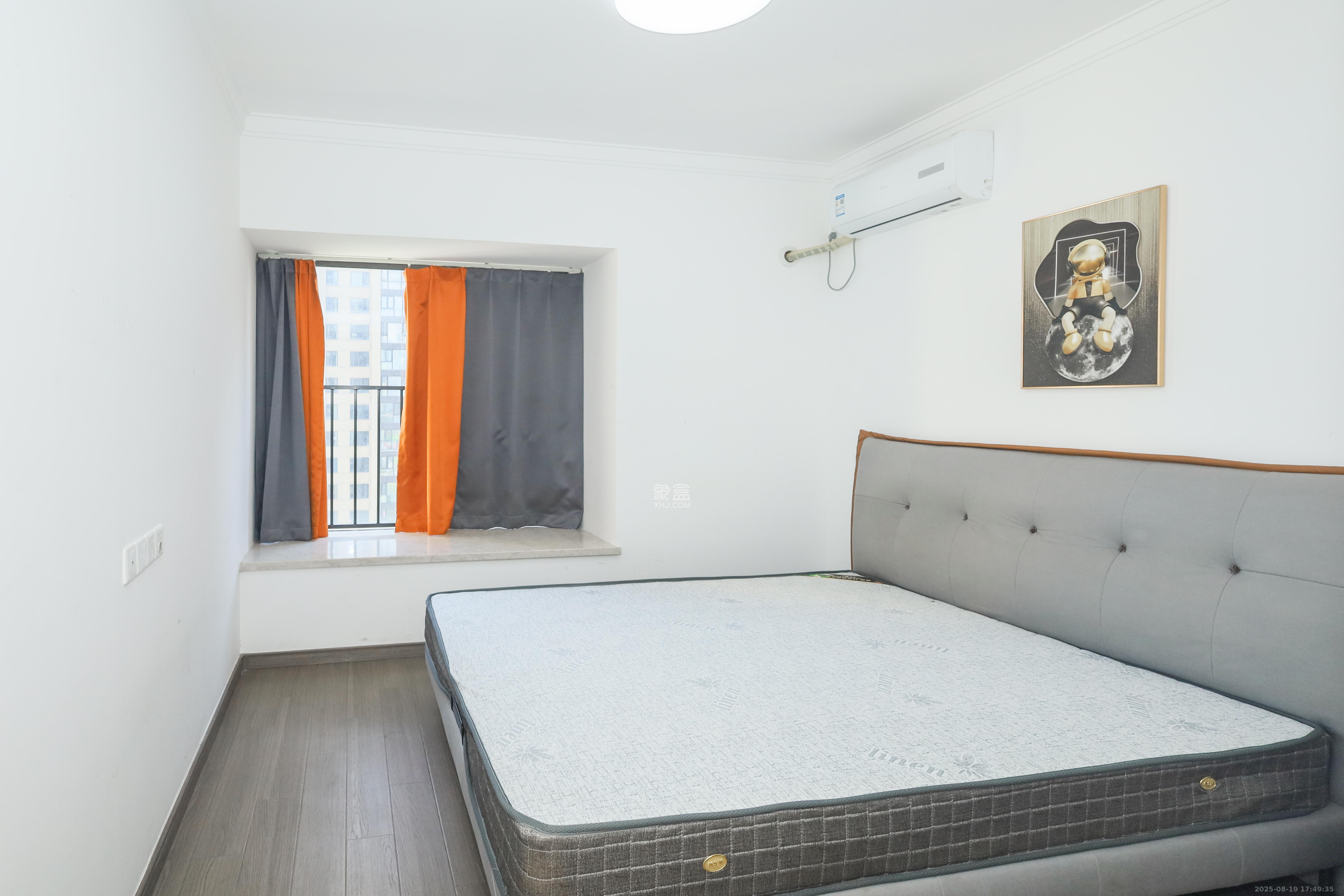 越秀亲爱里  4室2厅2卫    136.0万 越秀亲爱里  4室2厅2卫    136.0万卧室