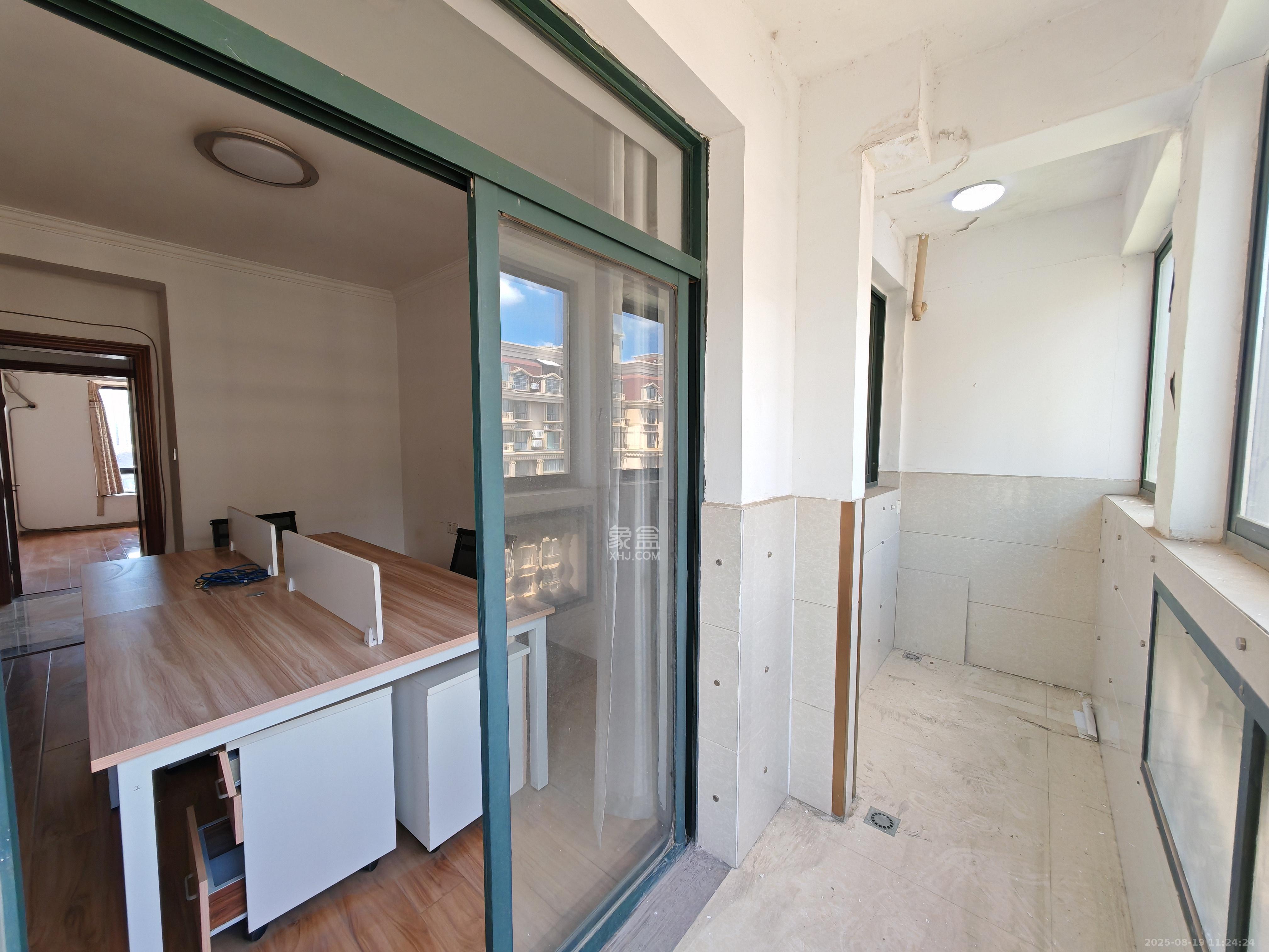 世嘉国际华城 3室2厅2卫 3500.0元/月 世嘉国际华城 3室2厅2卫 3500.0元/月室内图