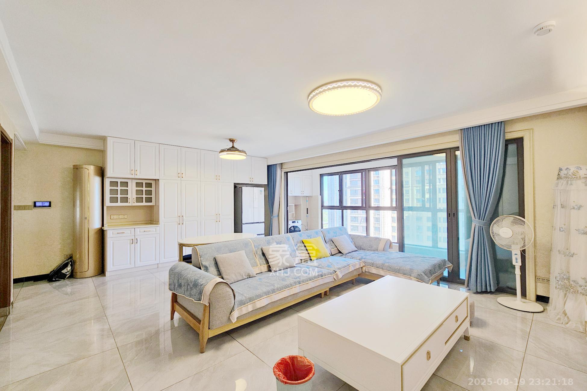 阳光城尚东湾蜜桃园 3室2厅2卫 105.0万 阳光城尚东湾蜜桃园 3室2厅2卫 105.0万客厅