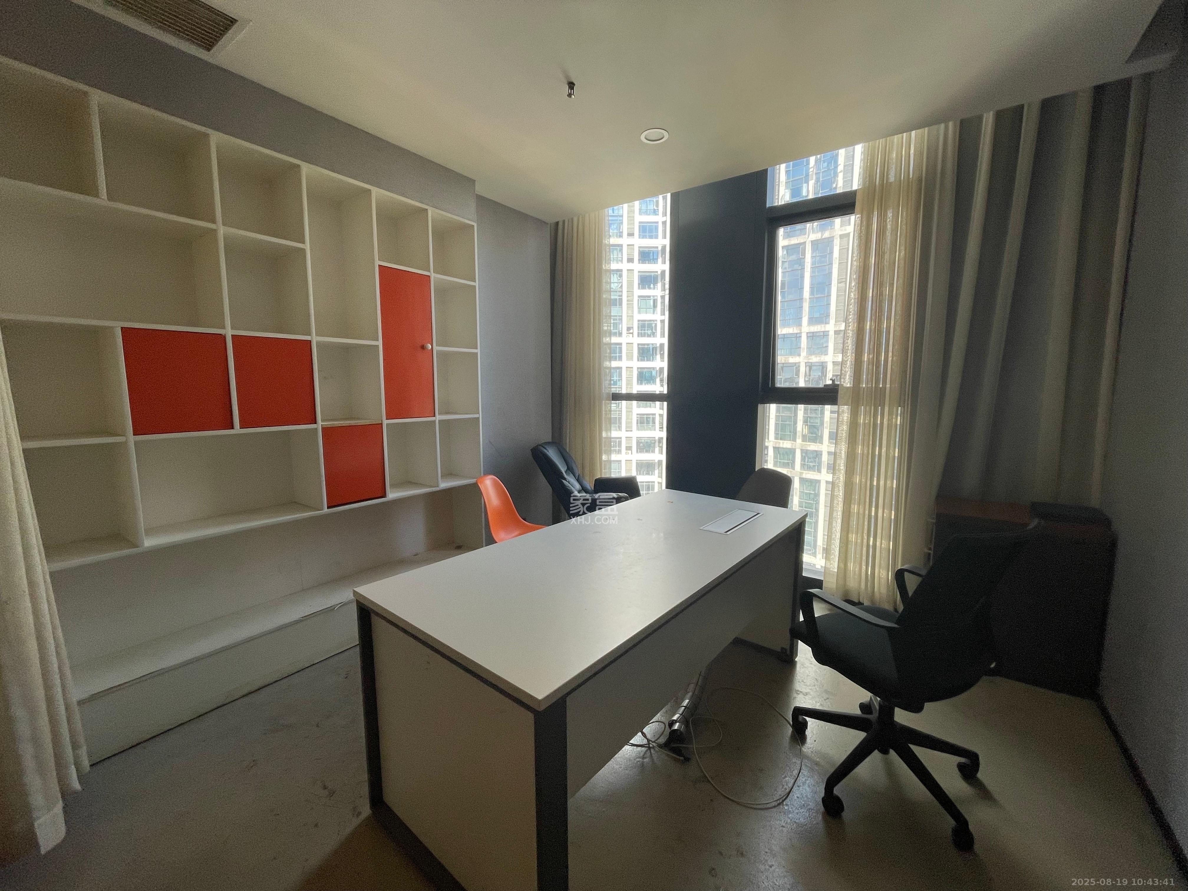 融科东南海   129.8㎡      5500.0元/月