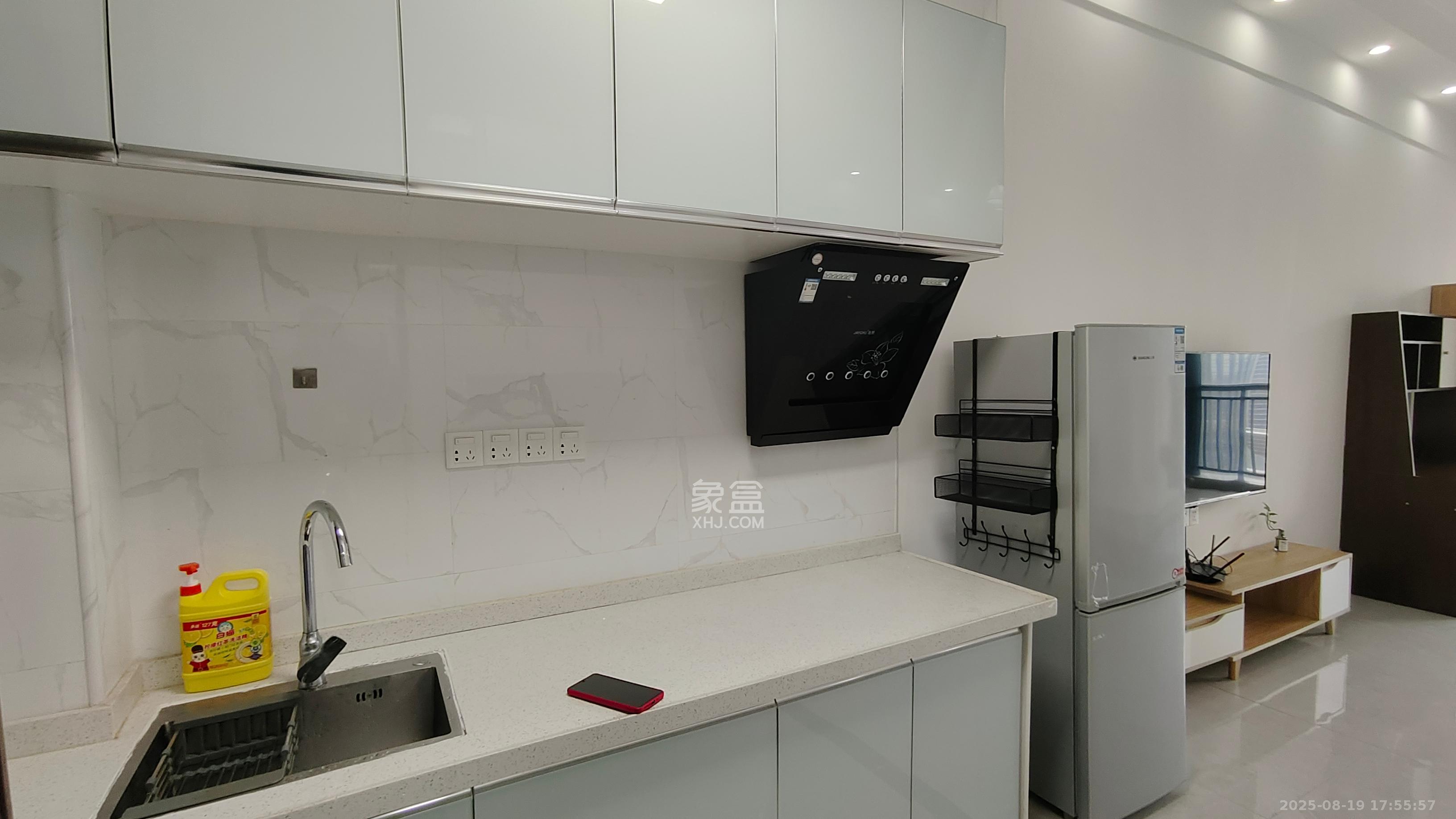 奥克斯滨仕花园(奥克斯洋湖广场/奥克斯中心)  1室1厅1卫    1800.0元/月 奥克斯滨仕花园(奥克斯洋湖广场/奥克斯中心)  1室1厅1卫    1800.0元/月室内图