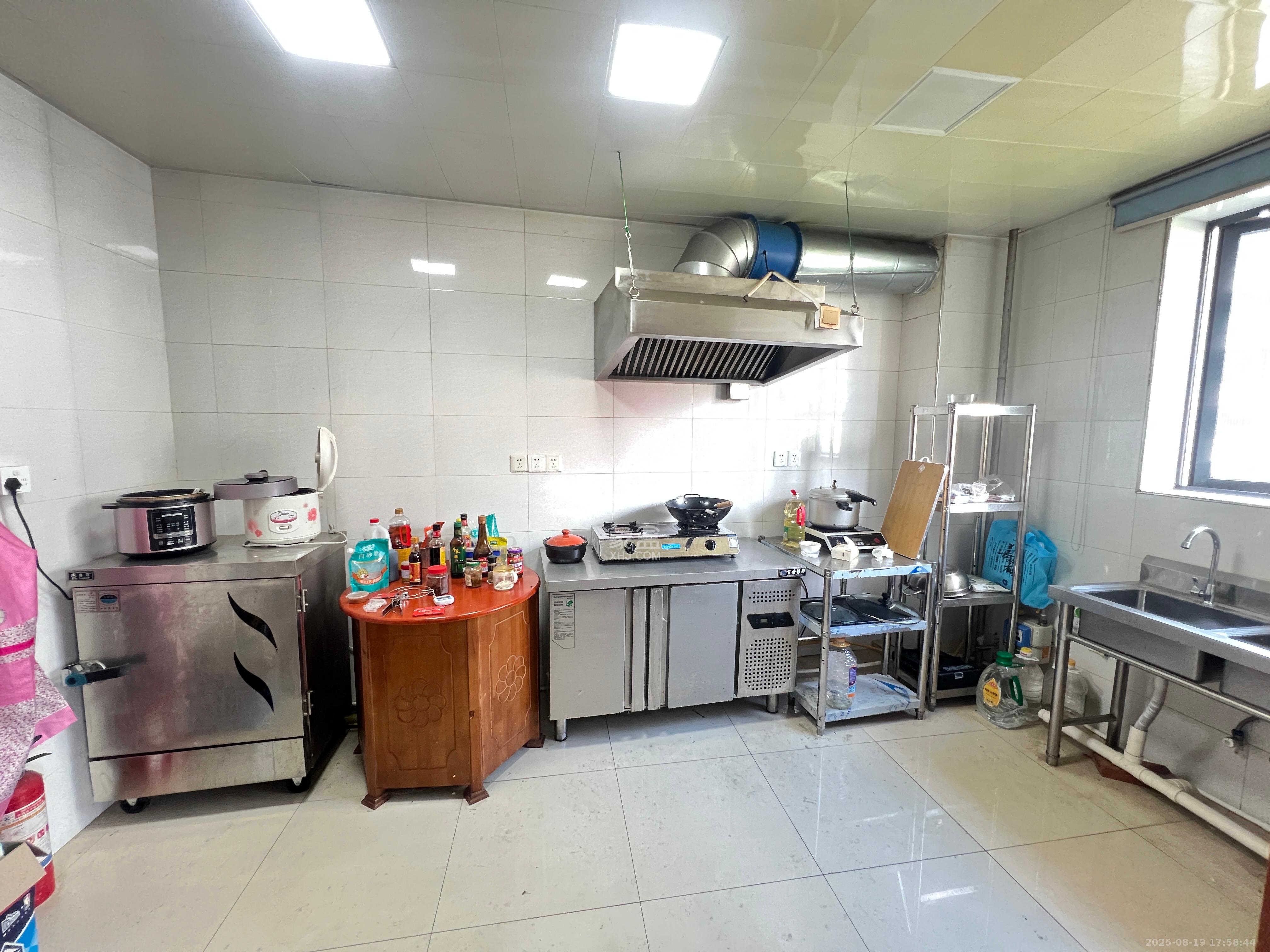 梦网景园 5室2厅2卫 5000.0元/月 梦网景园 5室2厅2卫 5000.0元/月室内图