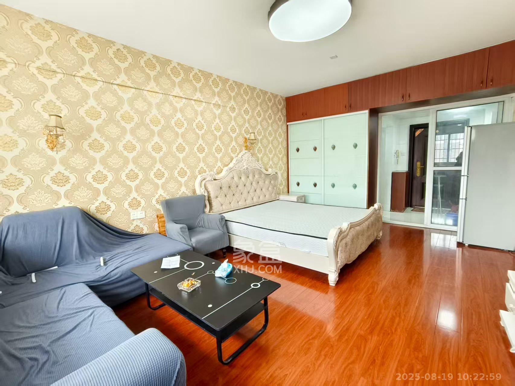 伍家岭生活广场  1室1厅1卫    1400.0元/月 伍家岭生活广场  1室1厅1卫    1400.0元/月室内图