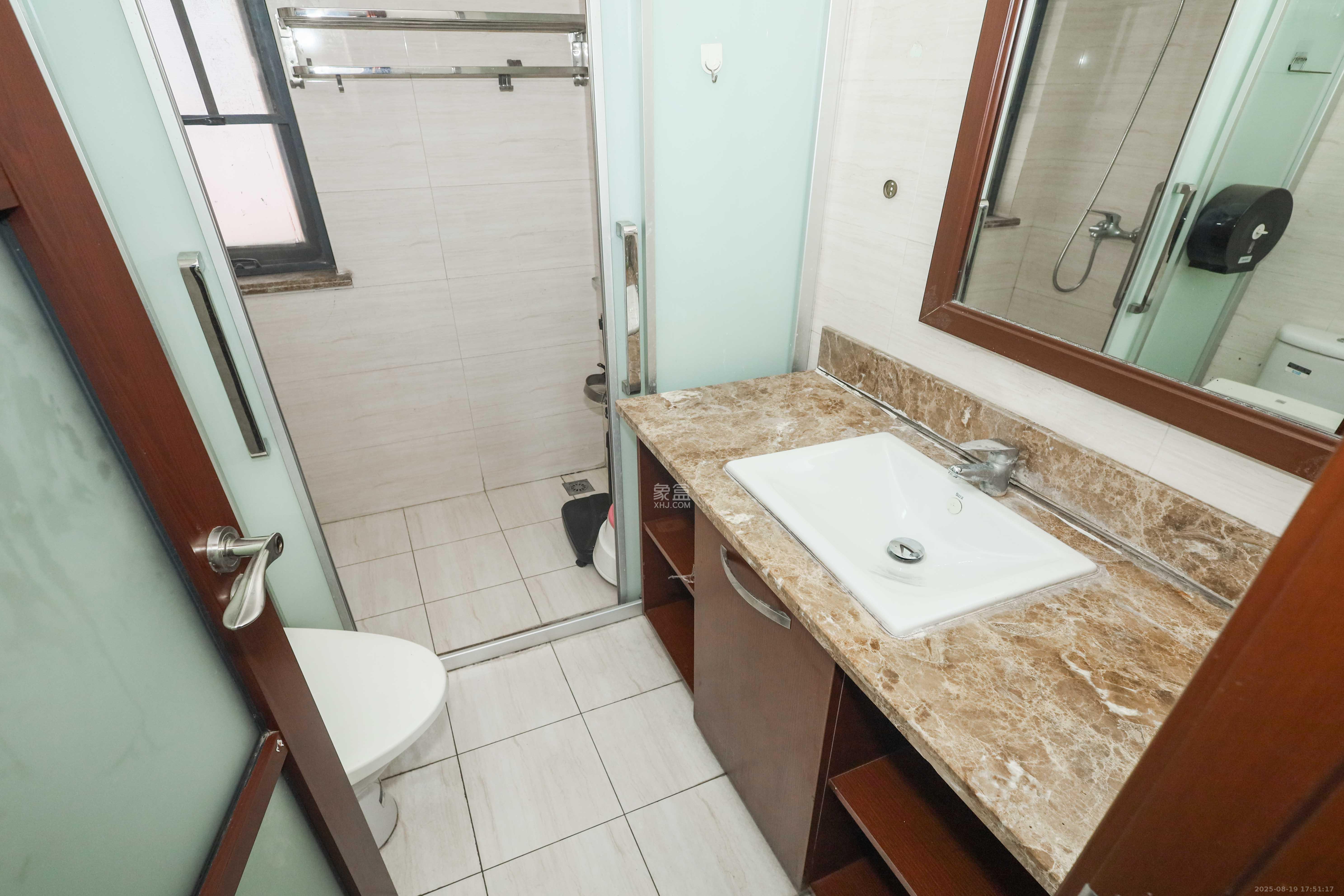 好莱城(弘德西街) 4室2厅2卫 104.0万 好莱城(弘德西街) 4室2厅2卫 104.0万卫生间