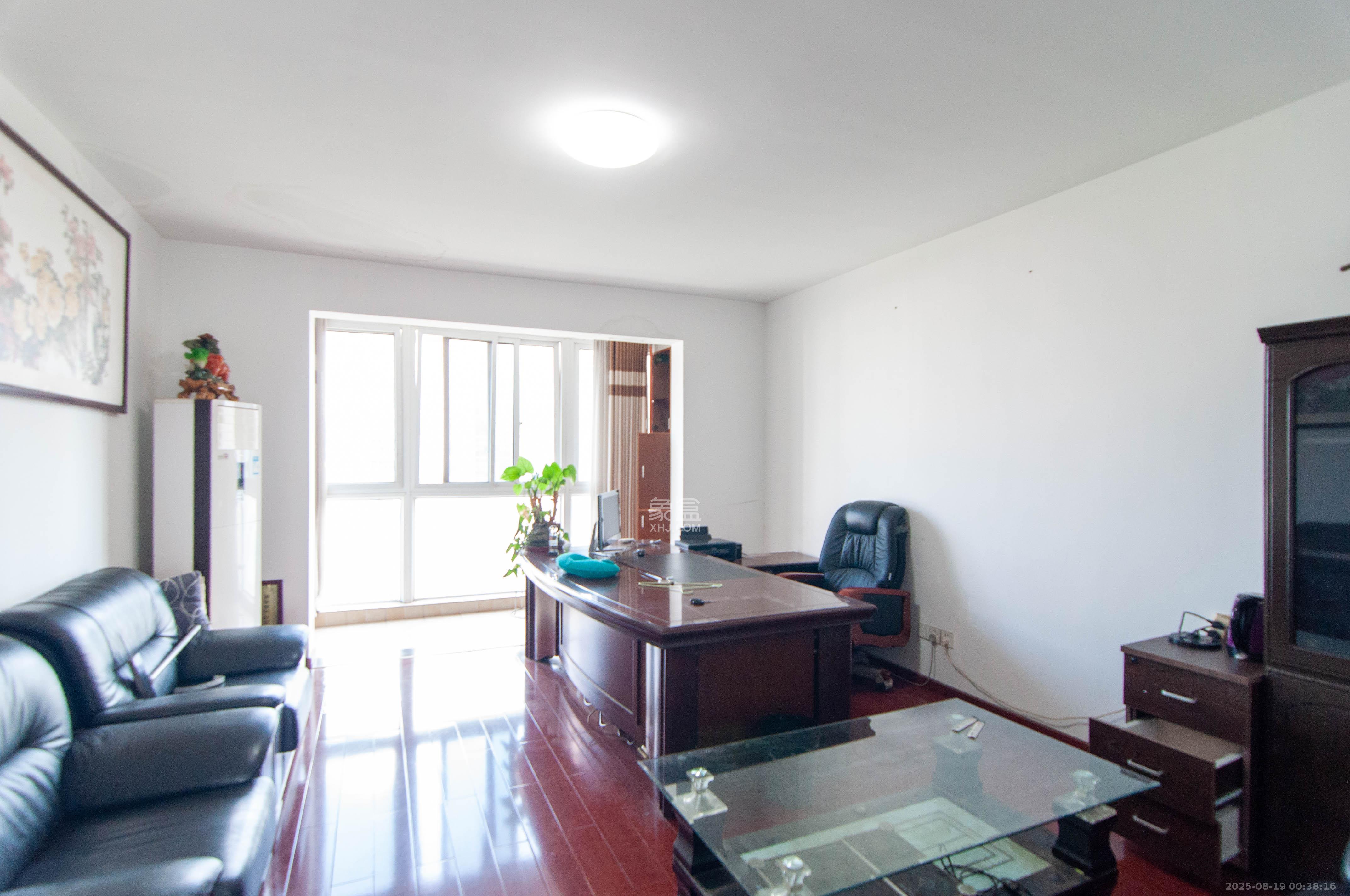 麓景裕园  4室2厅2卫    110.0万 麓景裕园  4室2厅2卫    110.0万客厅