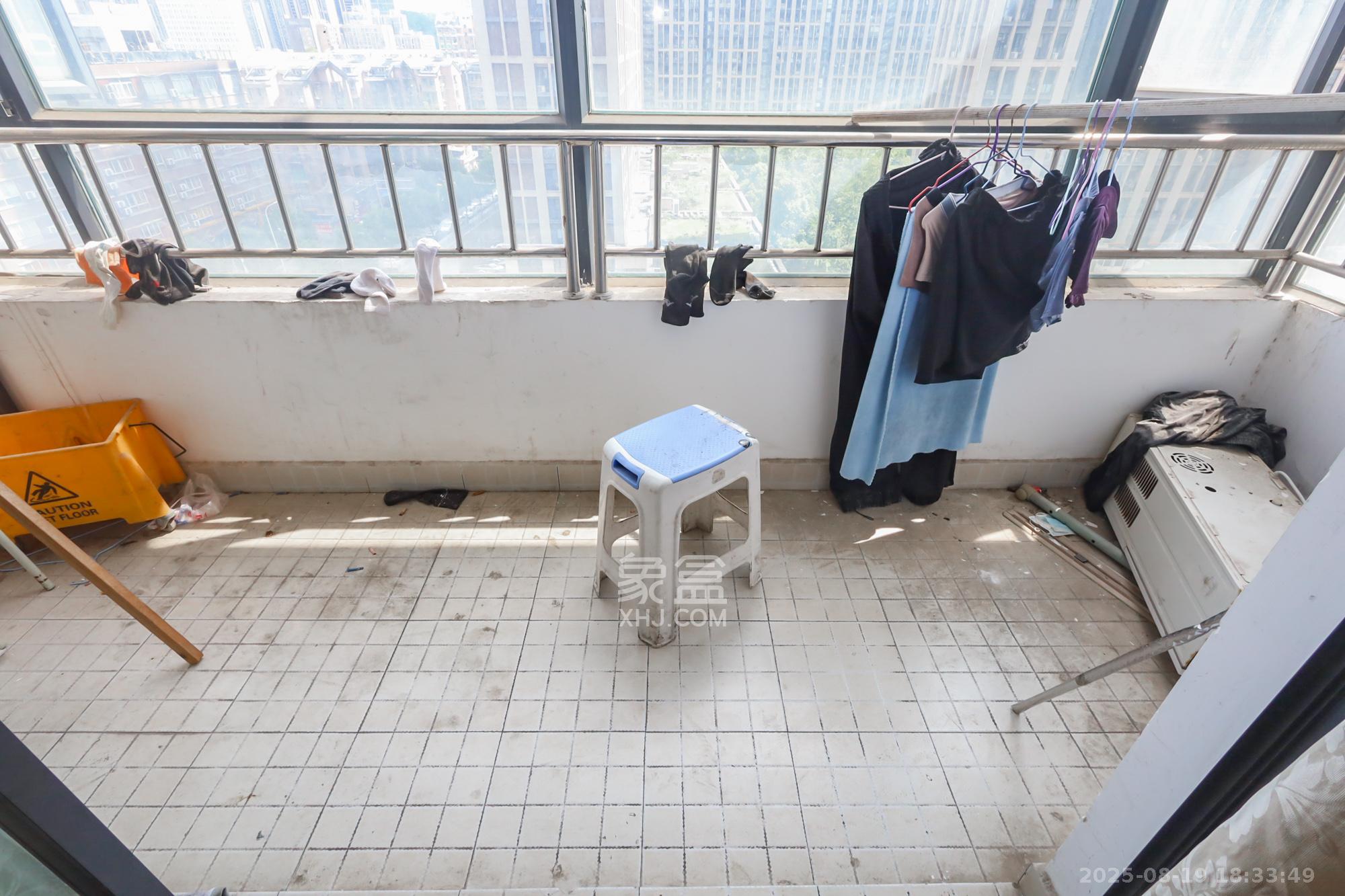 美林银谷  3室2厅1卫    105.0万阳台