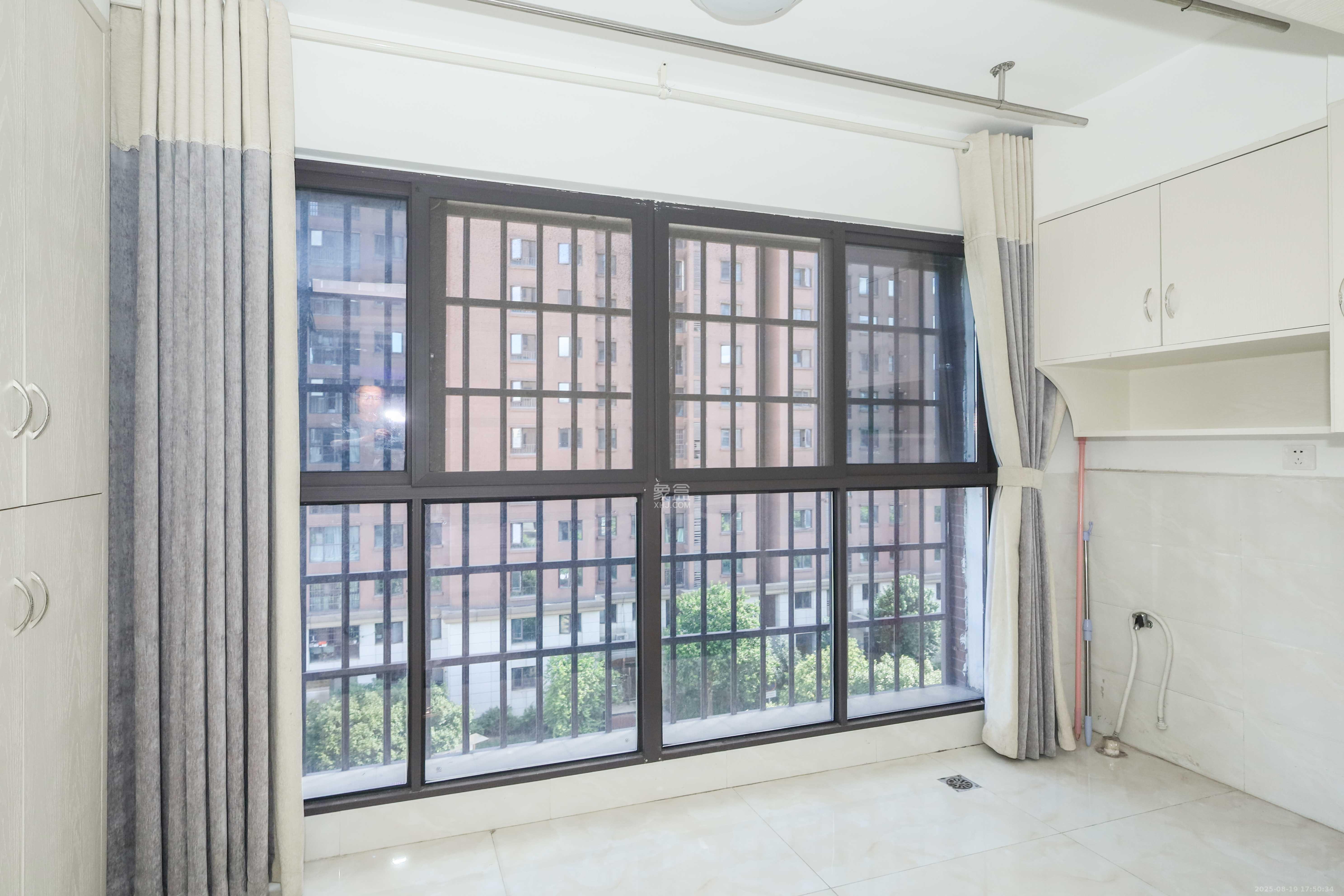 中冶中央公园 3室2厅2卫 105.0万 中冶中央公园 3室2厅2卫 105.0万阳台