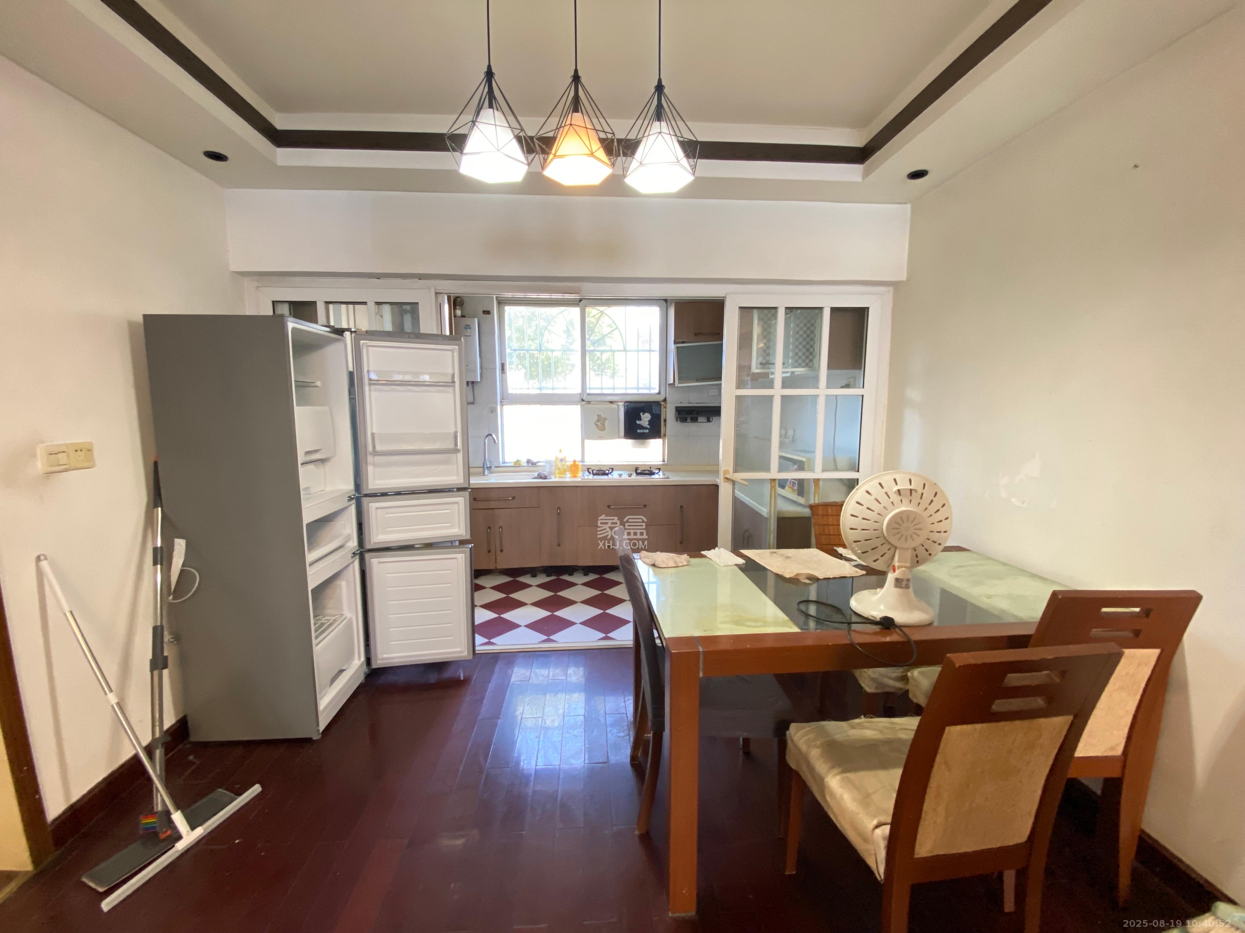 体育局宿舍  3室2厅1卫    3000.0元/月室内图