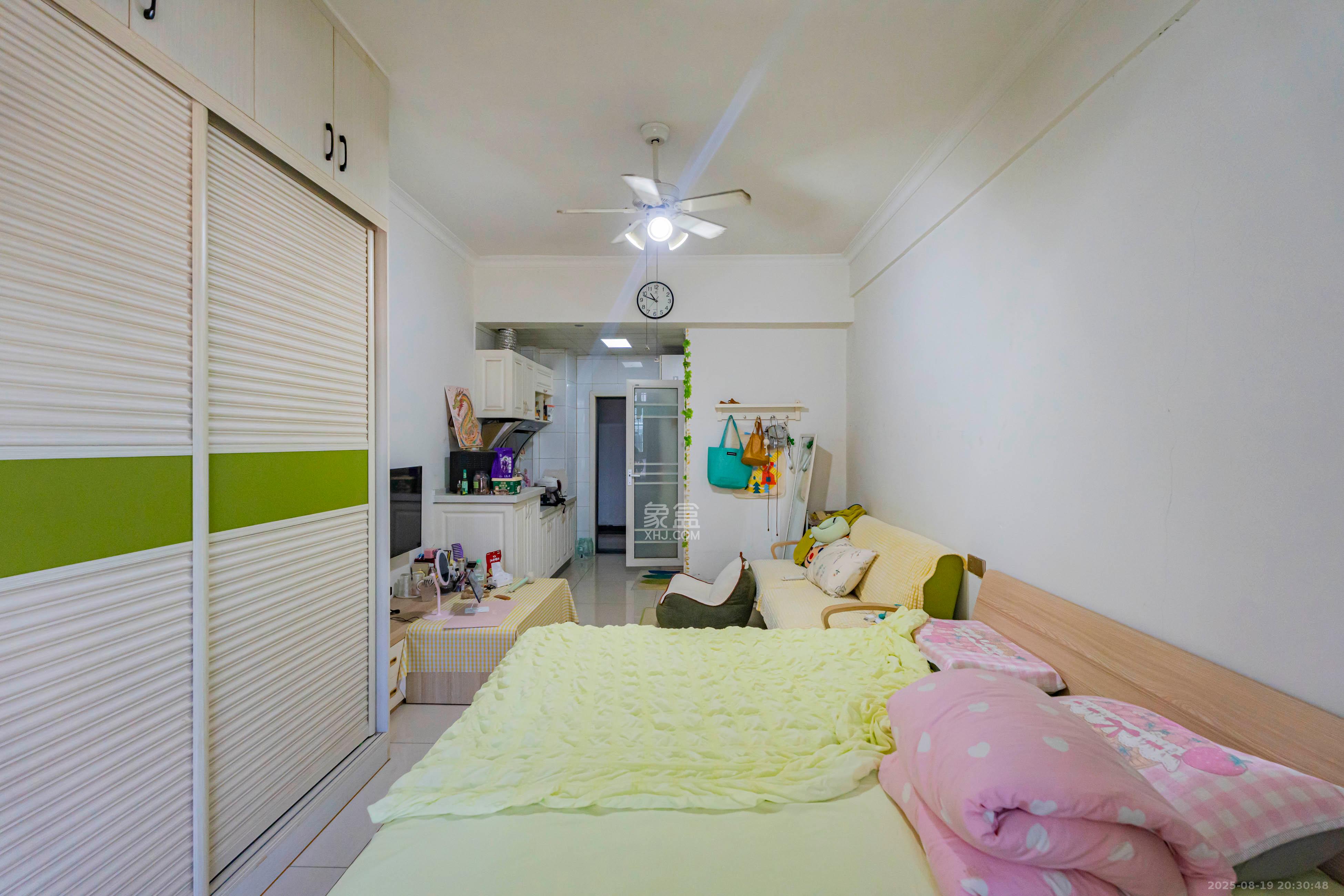 豪菲斯国际公寓(缤纷一季)  1室1厅1卫    28.0万 豪菲斯国际公寓(缤纷一季)  1室1厅1卫    28.0万卧室