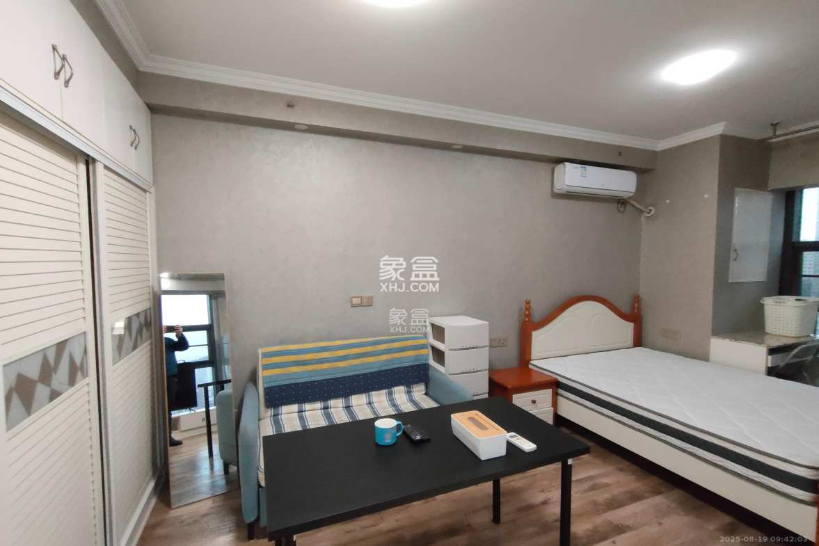 第六都(陆都小区)  1室0厅0卫    1800.0元/月 第六都(陆都小区)  1室0厅0卫    1800.0元/月室内图