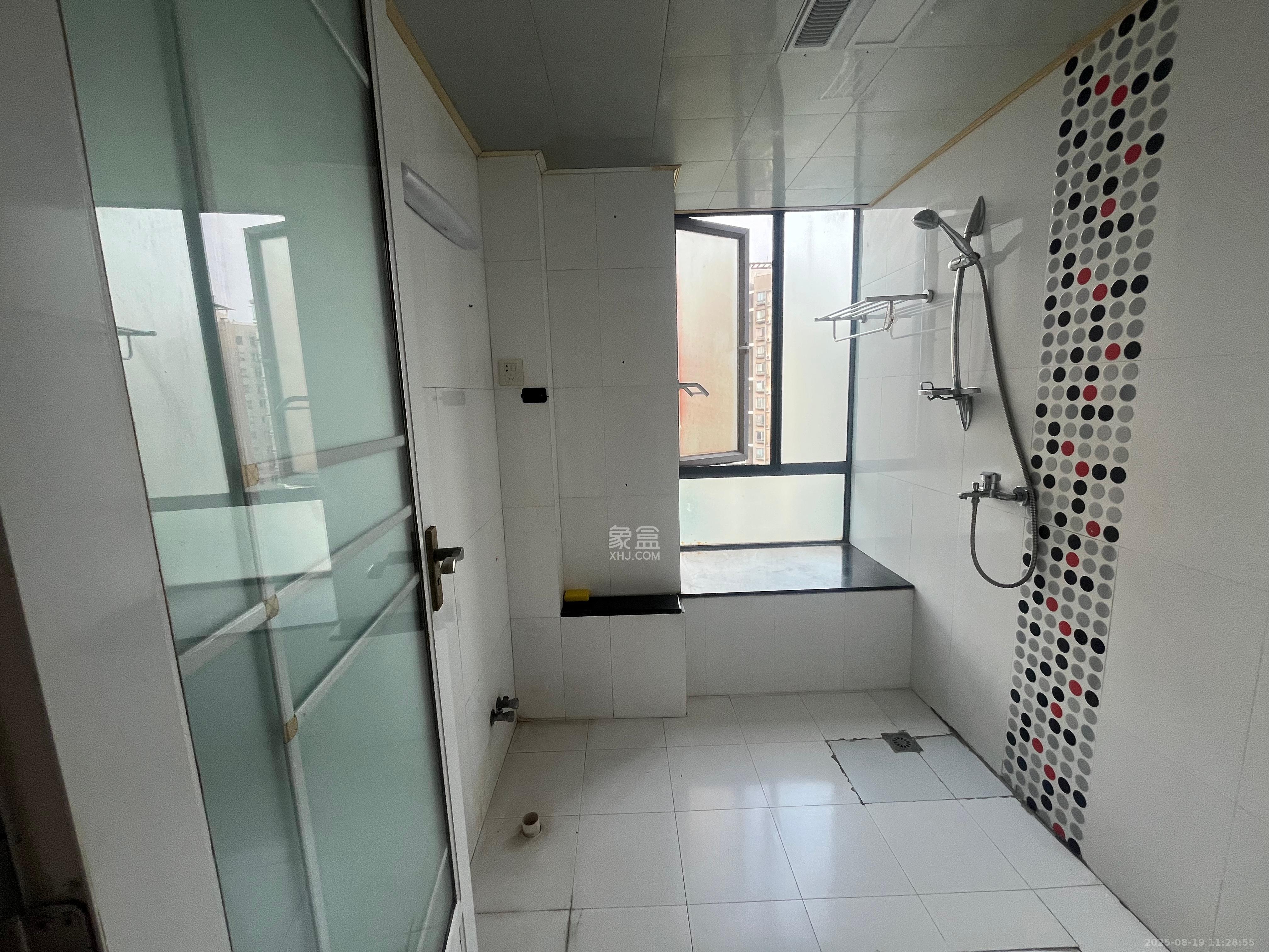 银港水晶城  2室2厅1卫    2300.0元/月室内图