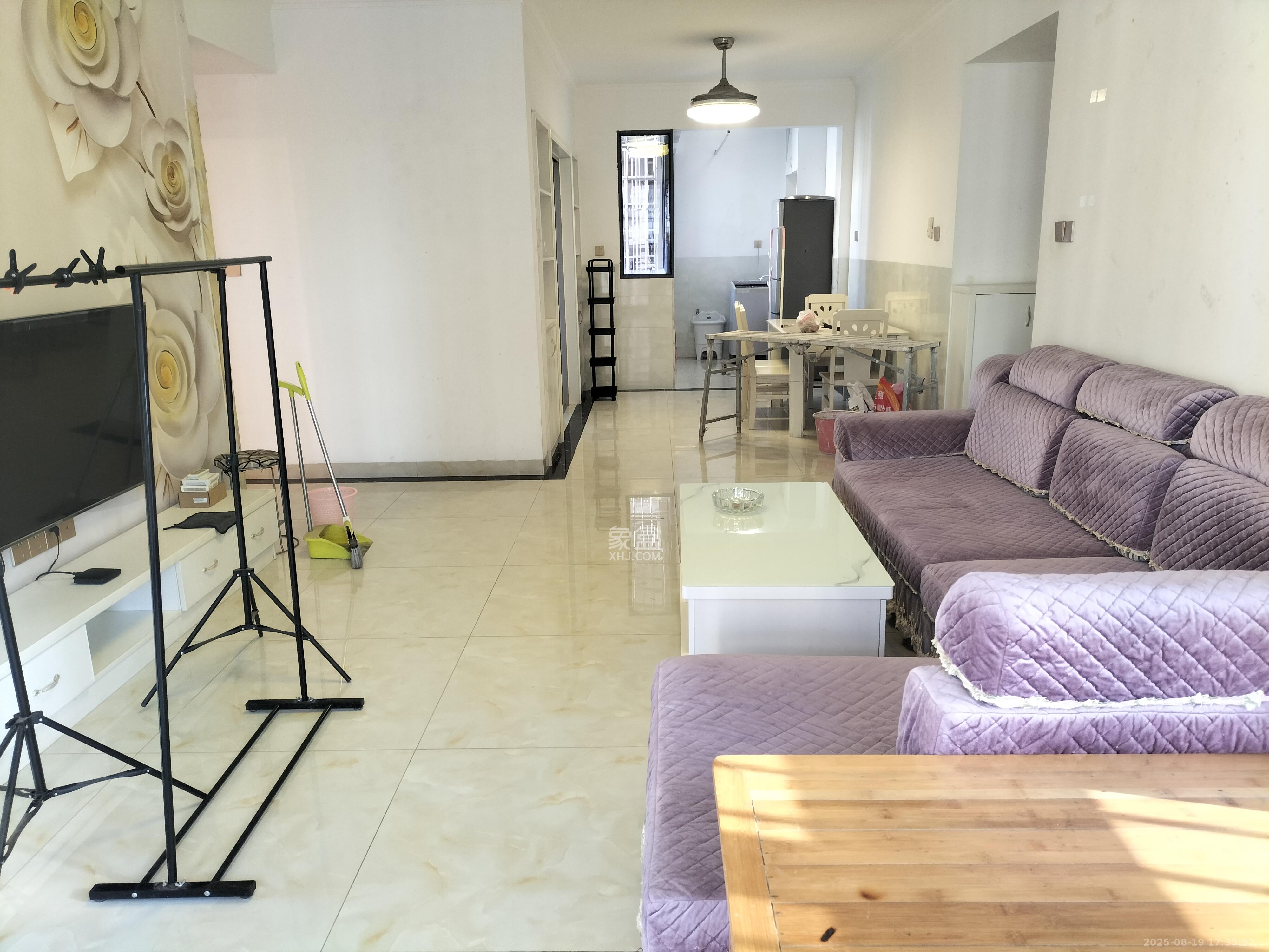 嘉顺苑  3室2厅2卫    2600.0元/月 嘉顺苑  3室2厅2卫    2600.0元/月室内图