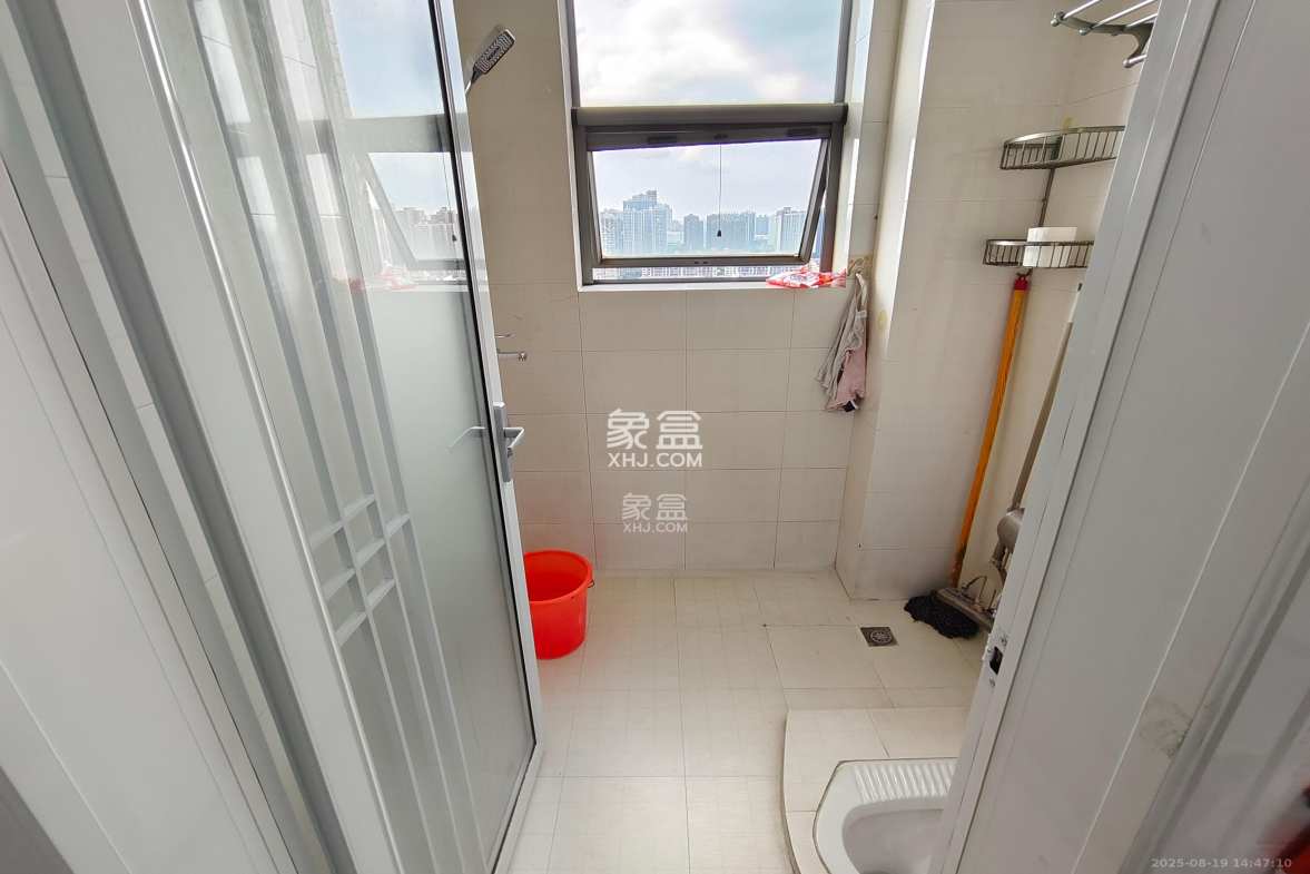 银港水晶城 3室2厅2卫 2800.0元/月 银港水晶城 3室2厅2卫 2800.0元/月室内图