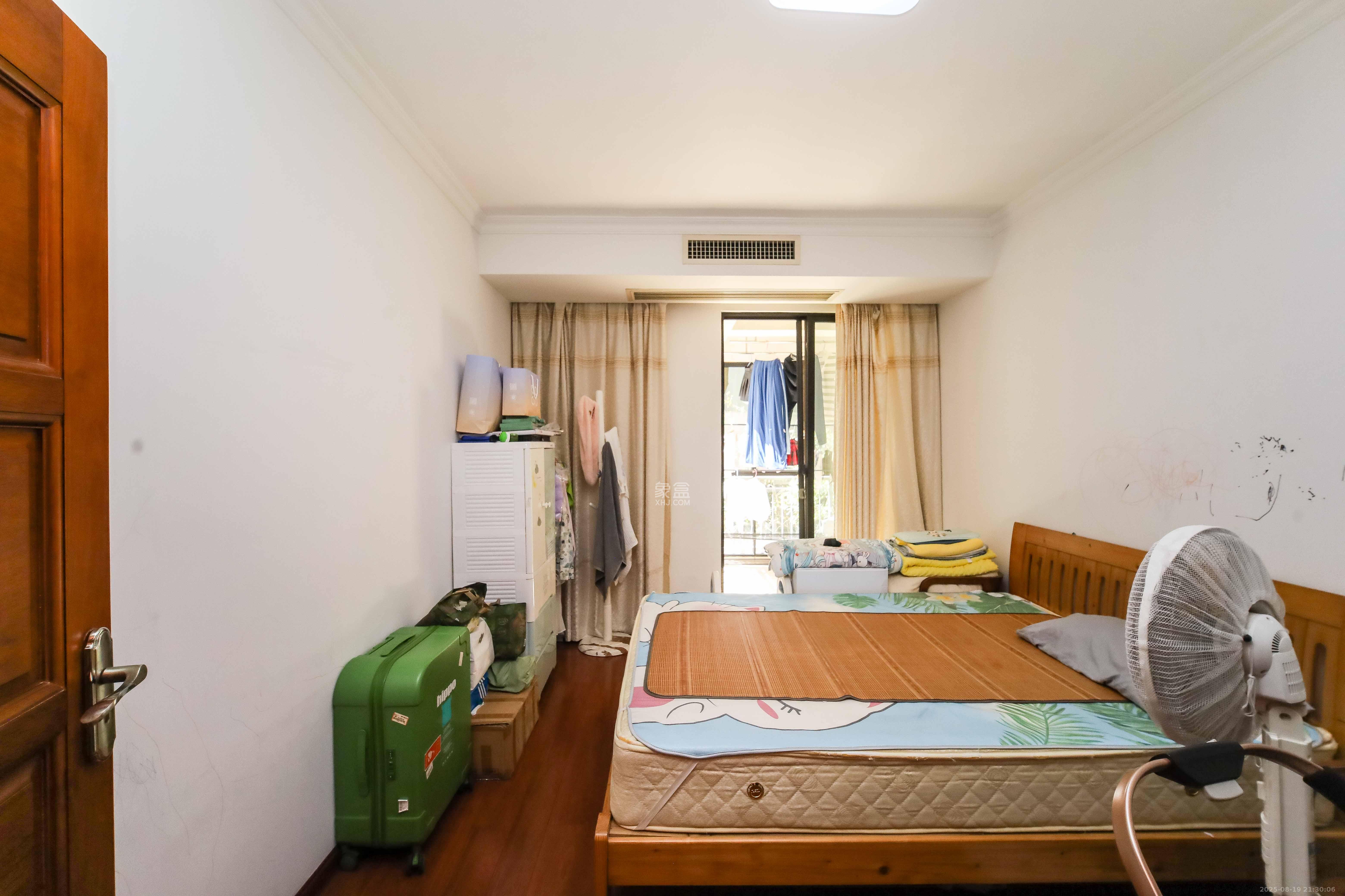 西街花园  3室2厅2卫    145.0万 西街花园  3室2厅2卫    145.0万卧室