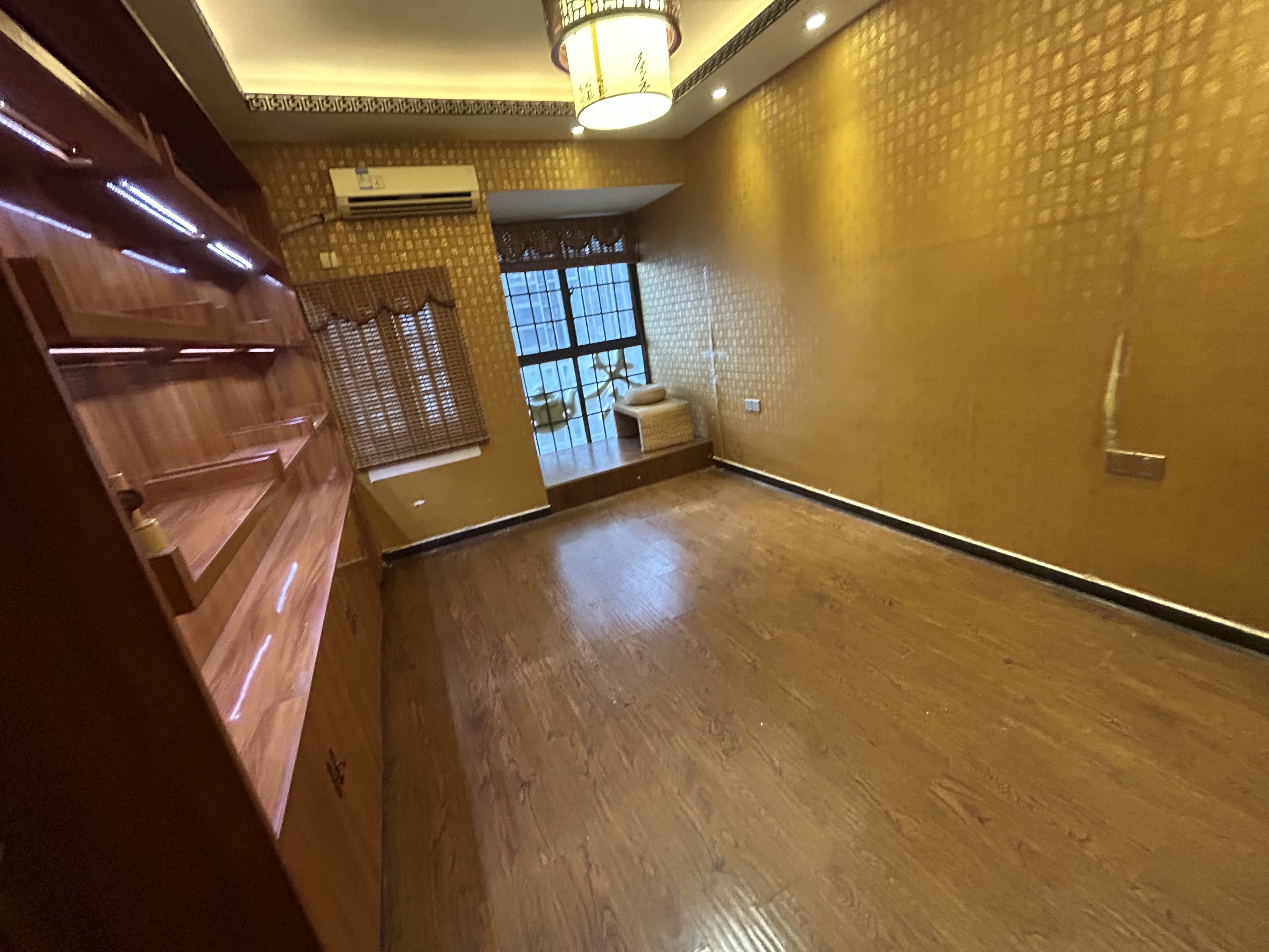 逸臣广场 2室2厅1卫 1500.0元/月 逸臣广场 2室2厅1卫 1500.0元/月室内图