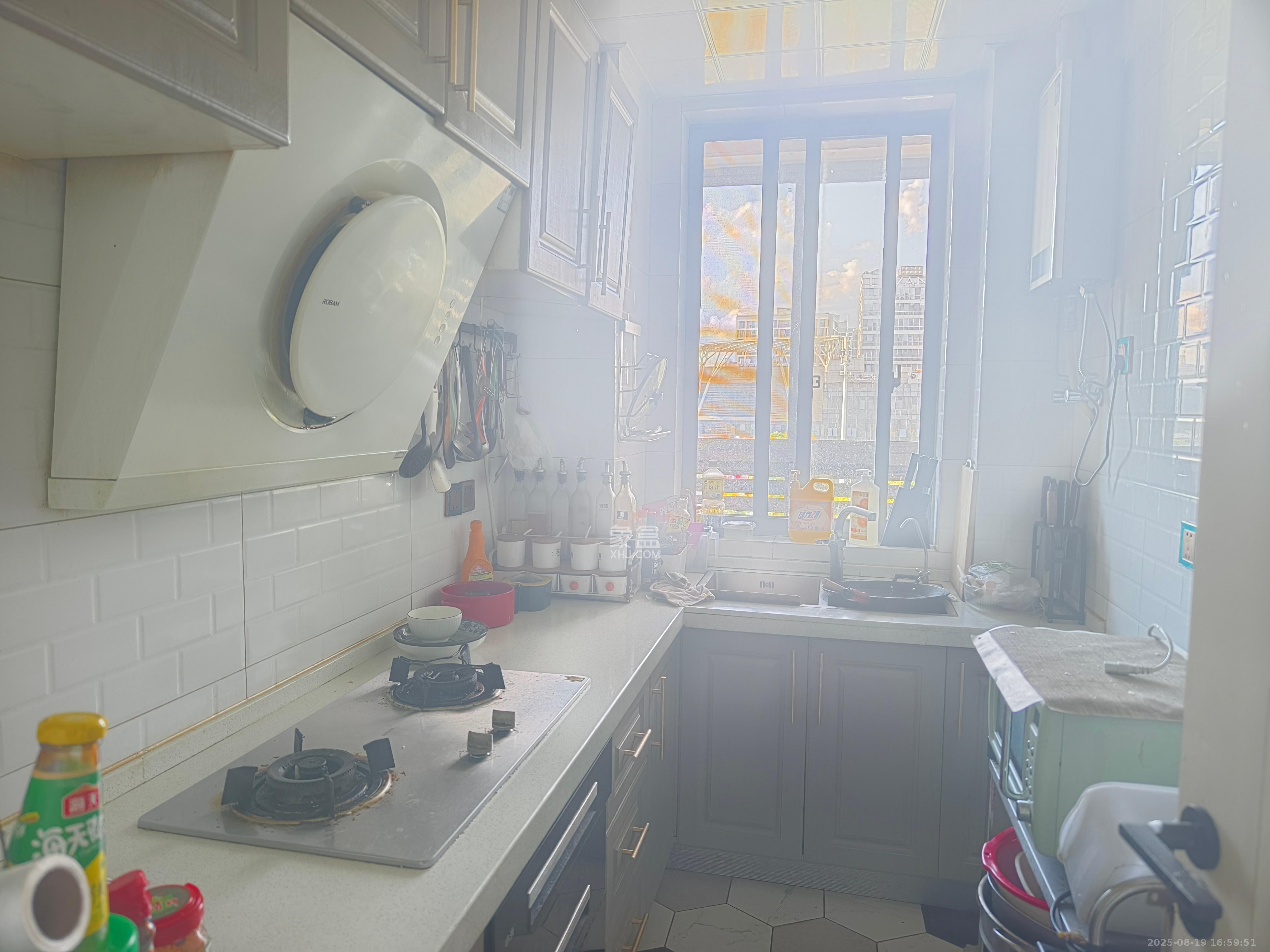 荣升家园(湘江熙岸) 3室2厅2卫 3000.0元/月 荣升家园(湘江熙岸) 3室2厅2卫 3000.0元/月室内图