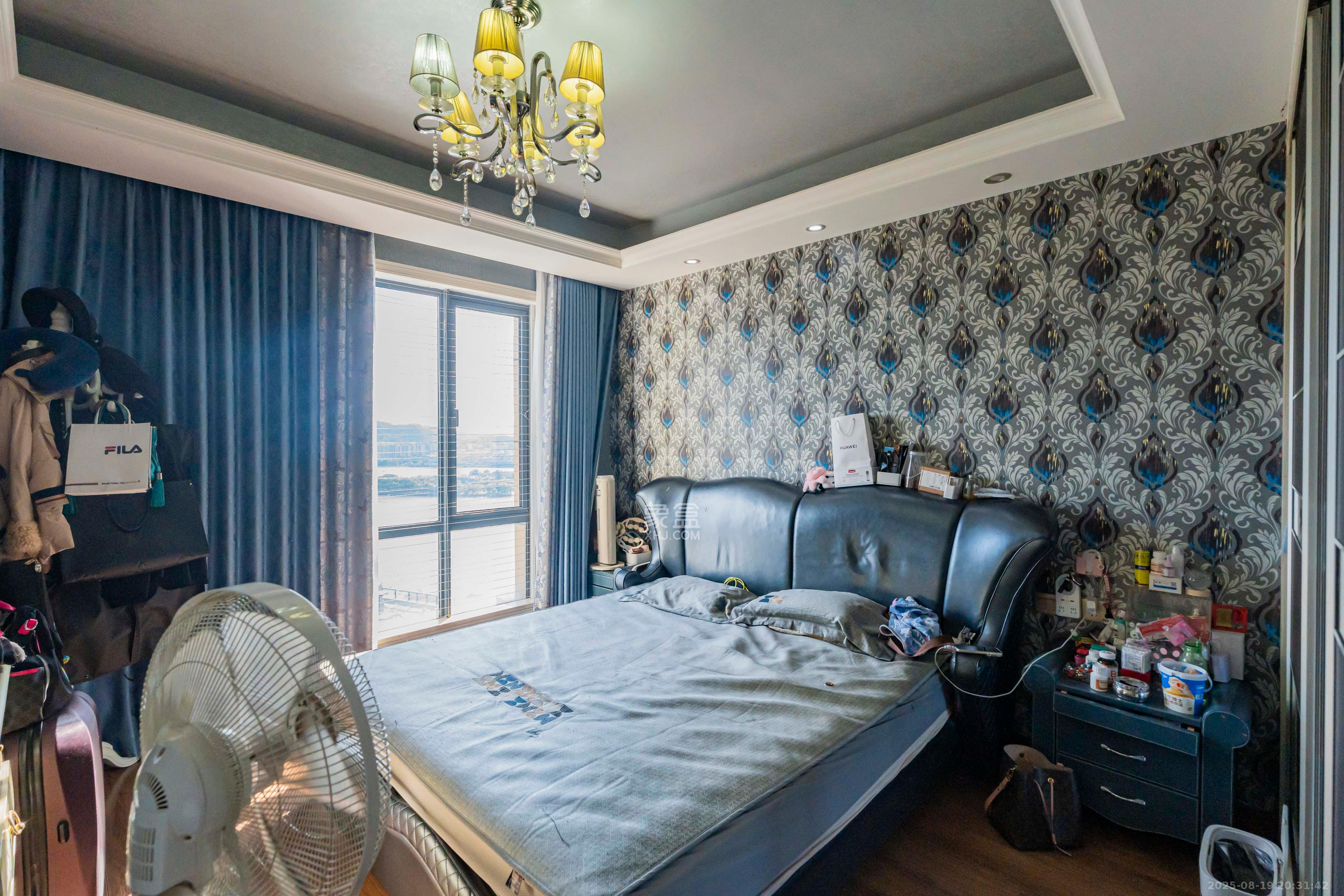 复地崑玉国际一期  4室2厅2卫    365.0万卧室