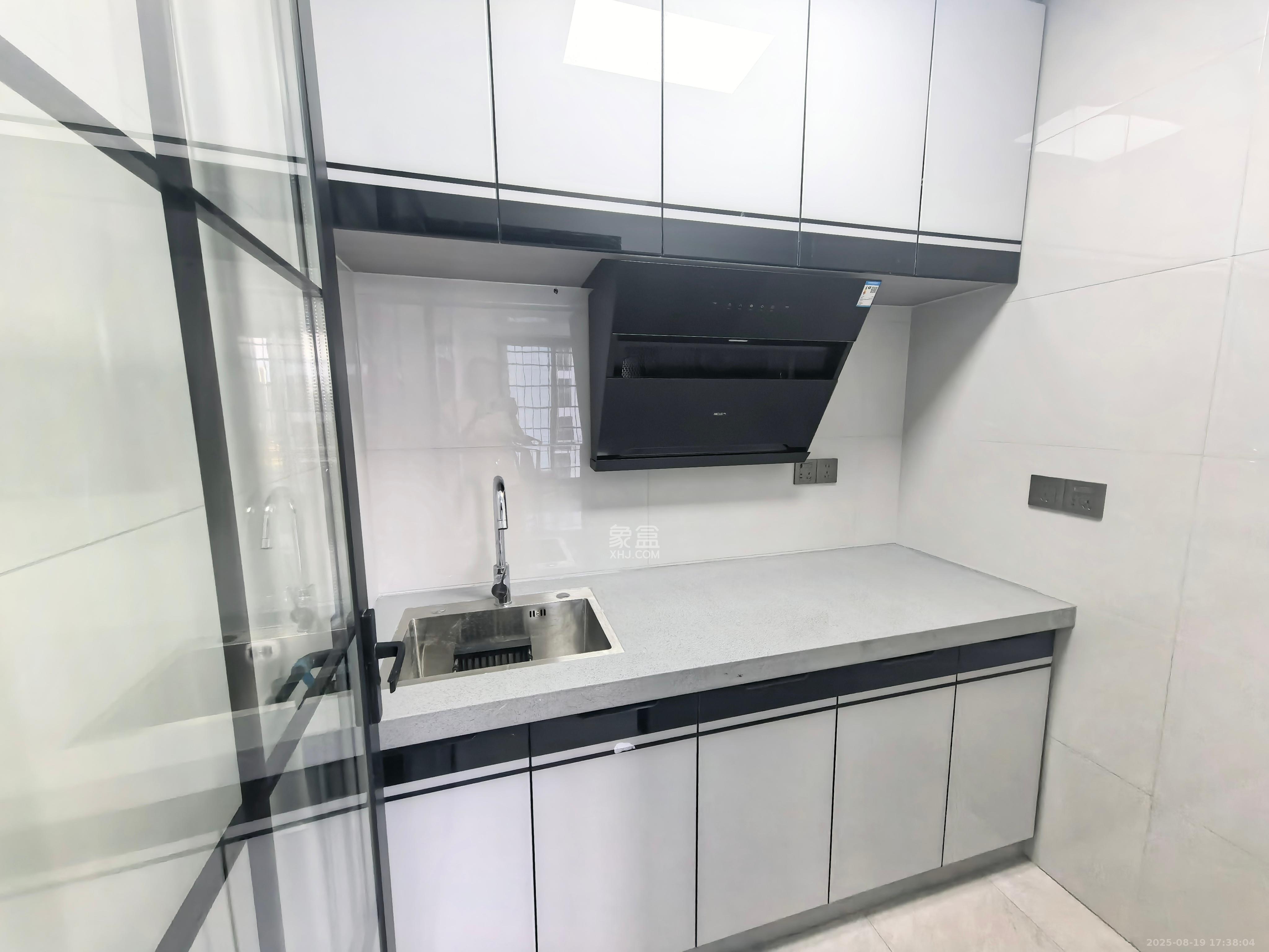 和景家园  1室1厅1卫   1300.00元/月室内图