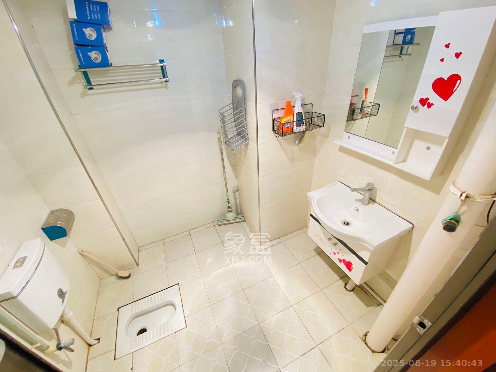 圭塘三小区 1室1厅1卫 1650.0元/月 圭塘三小区 1室1厅1卫 1650.0元/月室内图