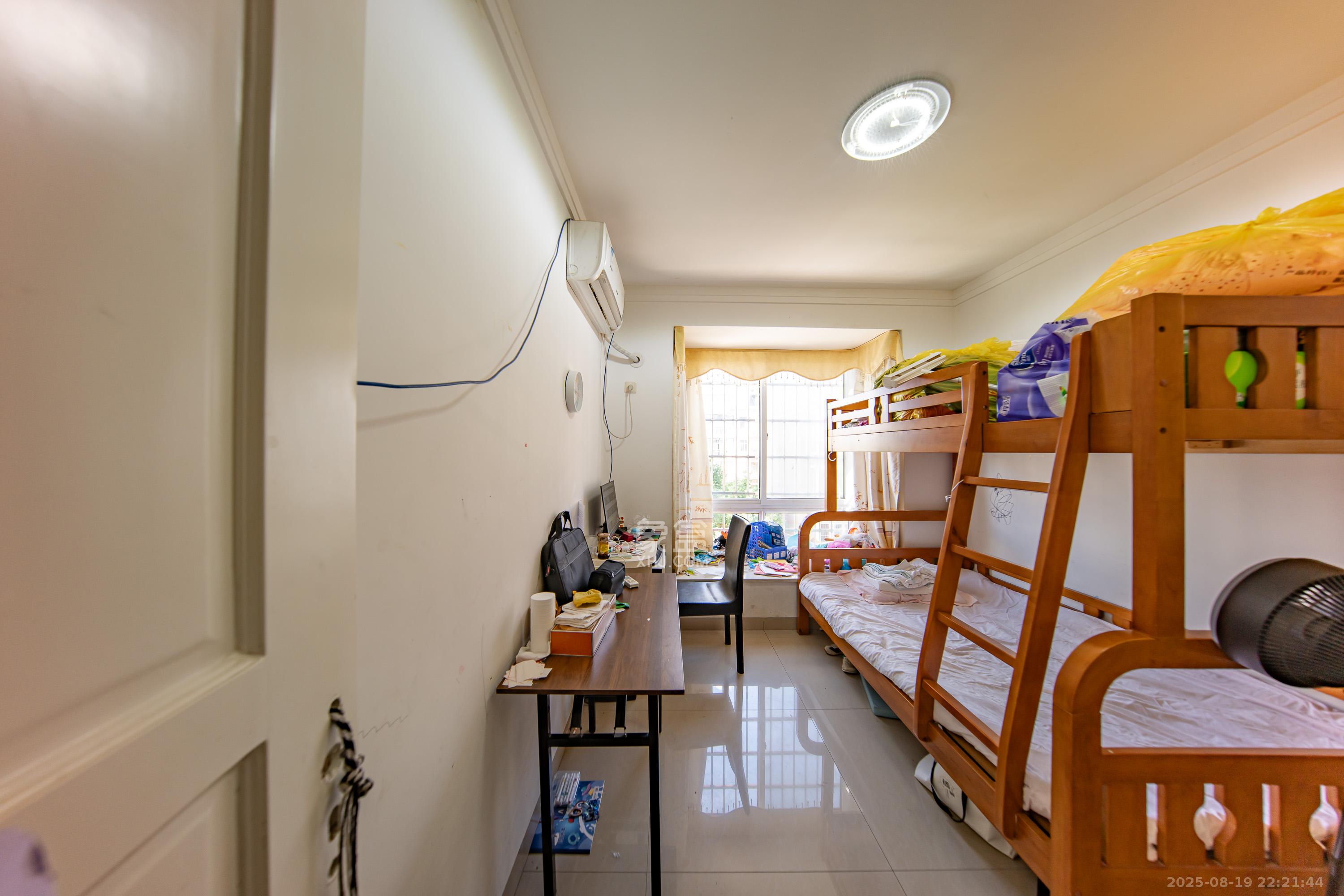 枫华府第 1室2厅1卫 46.0万 枫华府第 1室2厅1卫 46.0万卧室