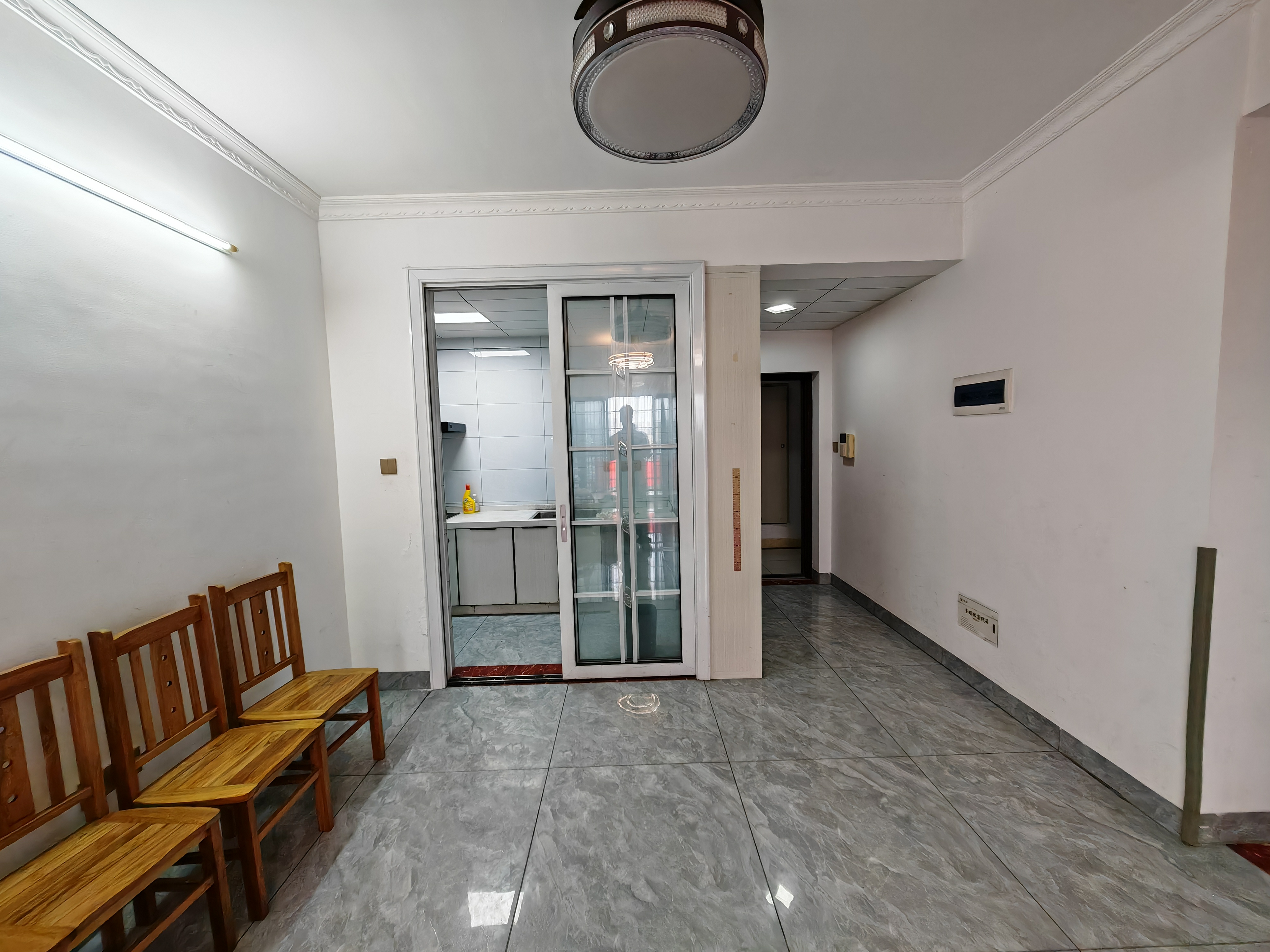 滨江公馆 2室2厅1卫 2200.0元/月 滨江公馆 2室2厅1卫 2200.0元/月室内图