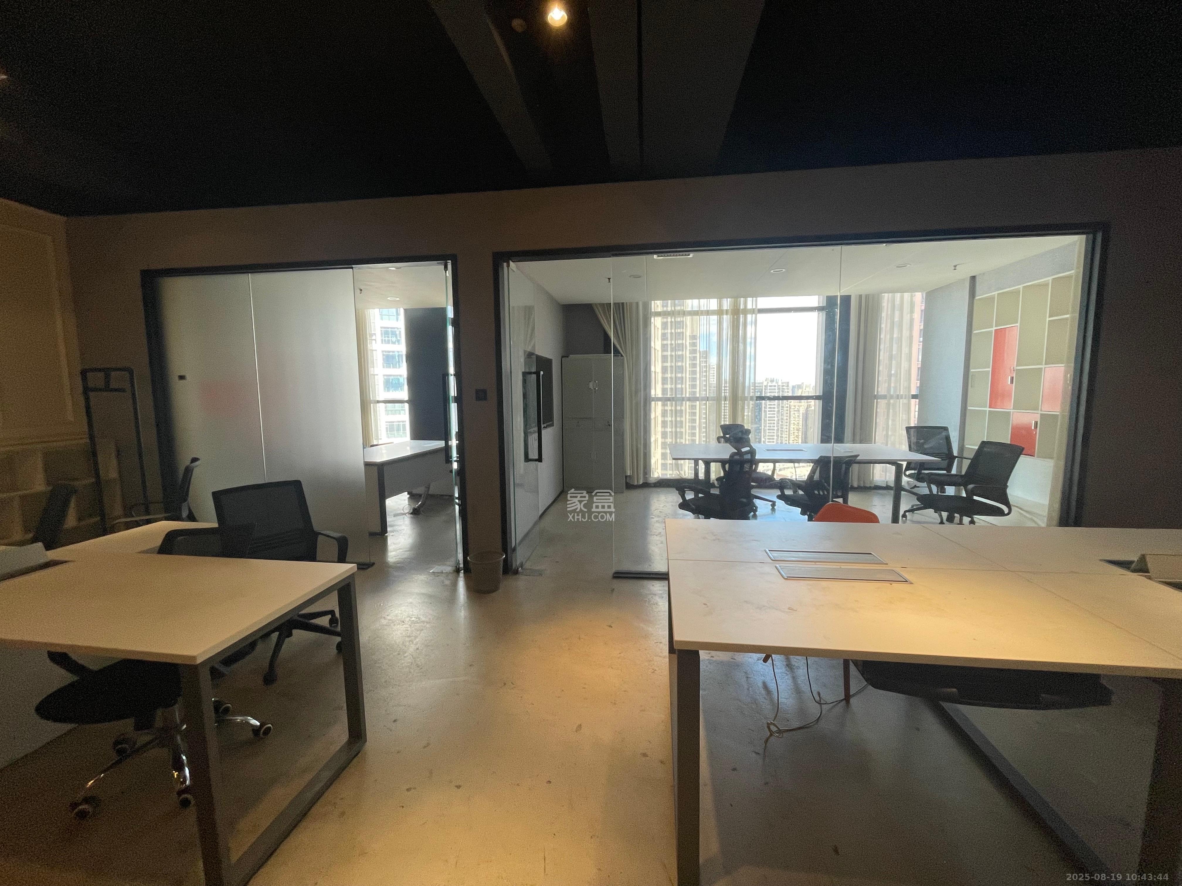 融科东南海   129.8㎡      5500.0元/月室内图