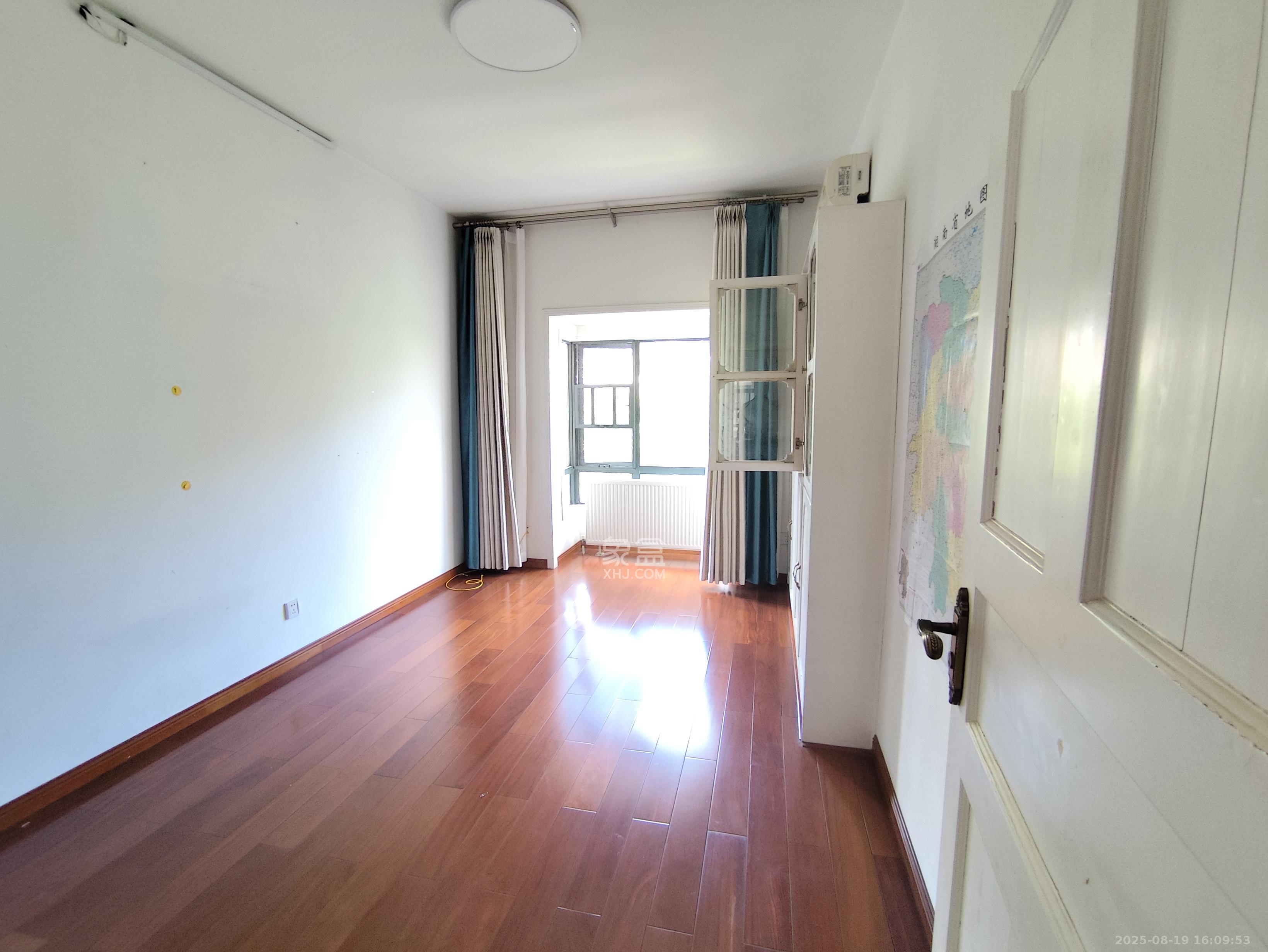 八方小区D区 4室2厅2卫 4800.0元/月 八方小区D区 4室2厅2卫 4800.0元/月室内图